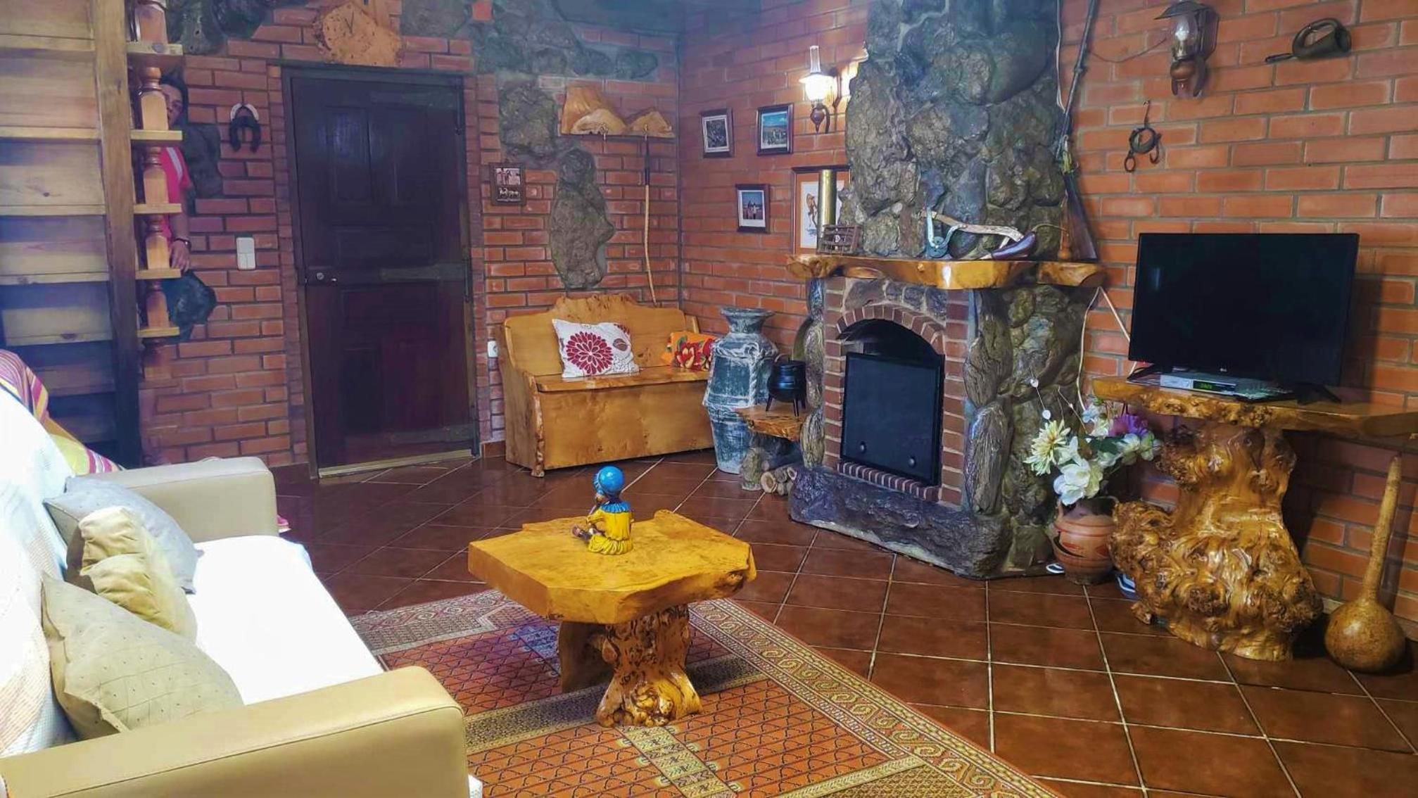 Three-Bedroom House photo 3