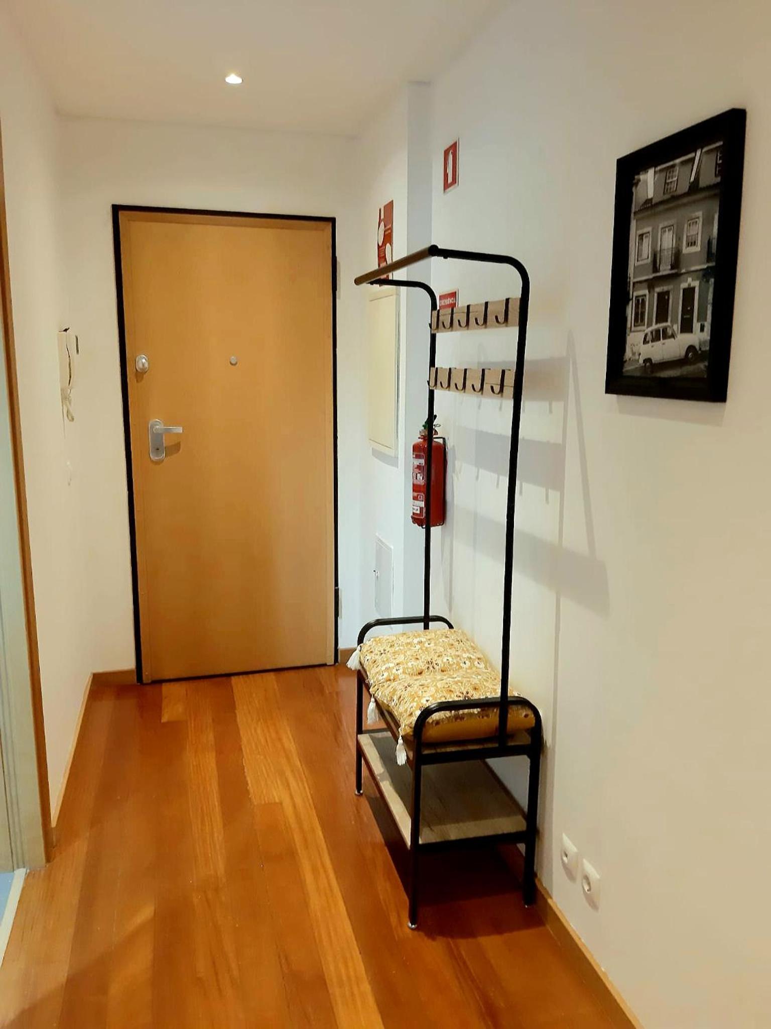 One-Bedroom Apartment - Photo 12