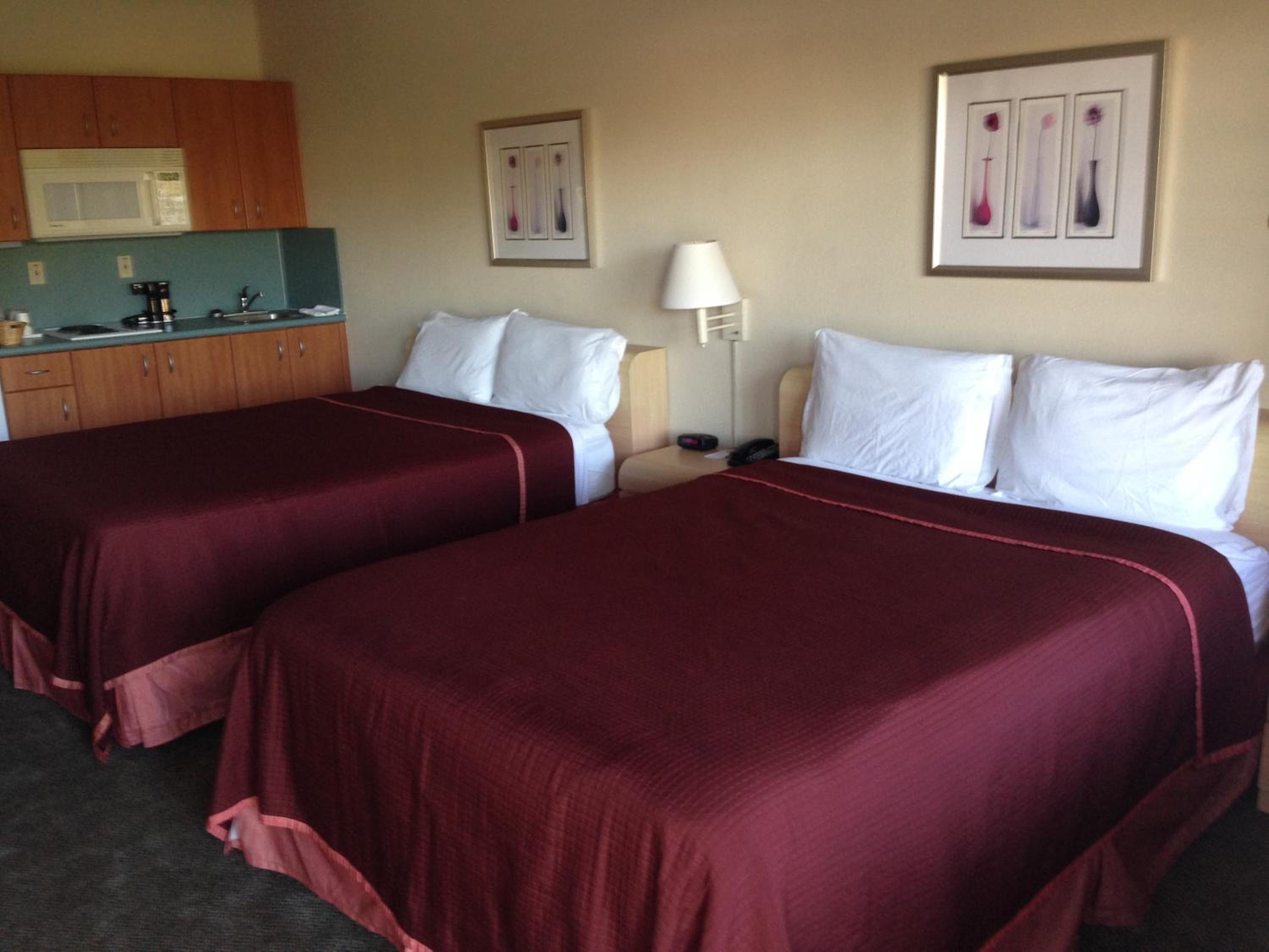 Queen Room with Two Queen Beds - Smoking photo 2