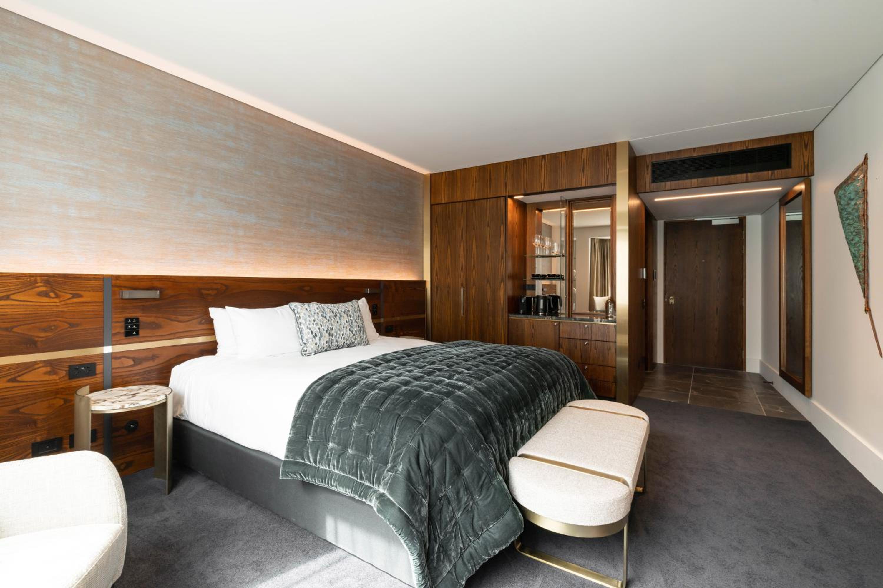 Superior King Room - Photo 1