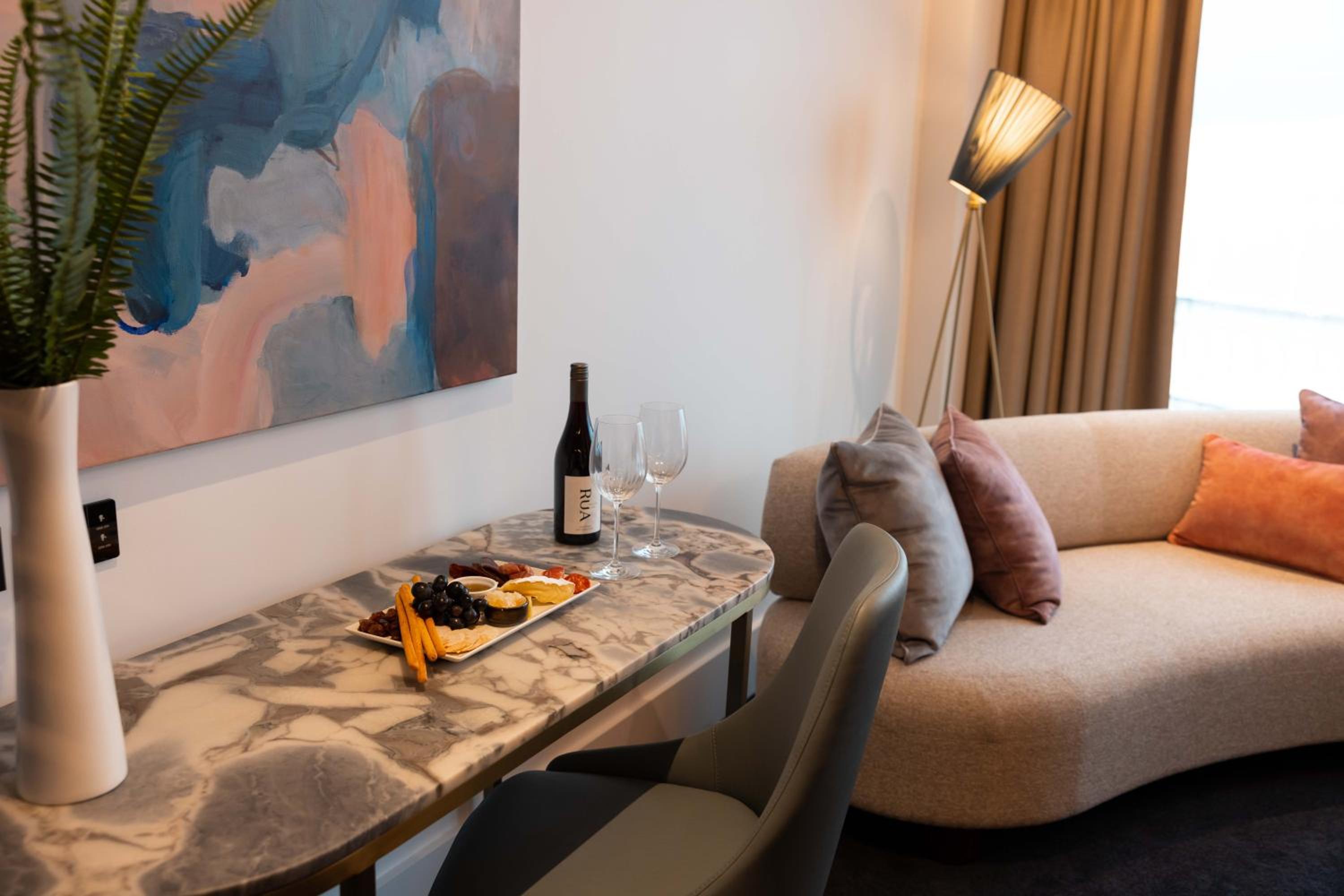 Horizon Suite - Photo 4