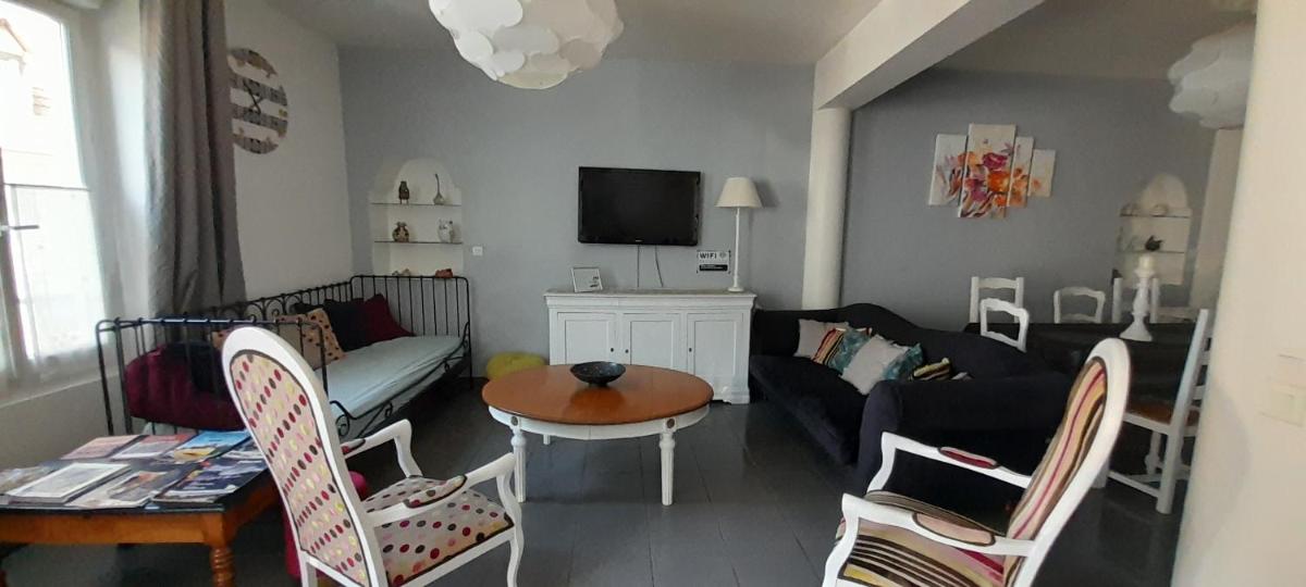 Three-Bedroom House - Photo 27