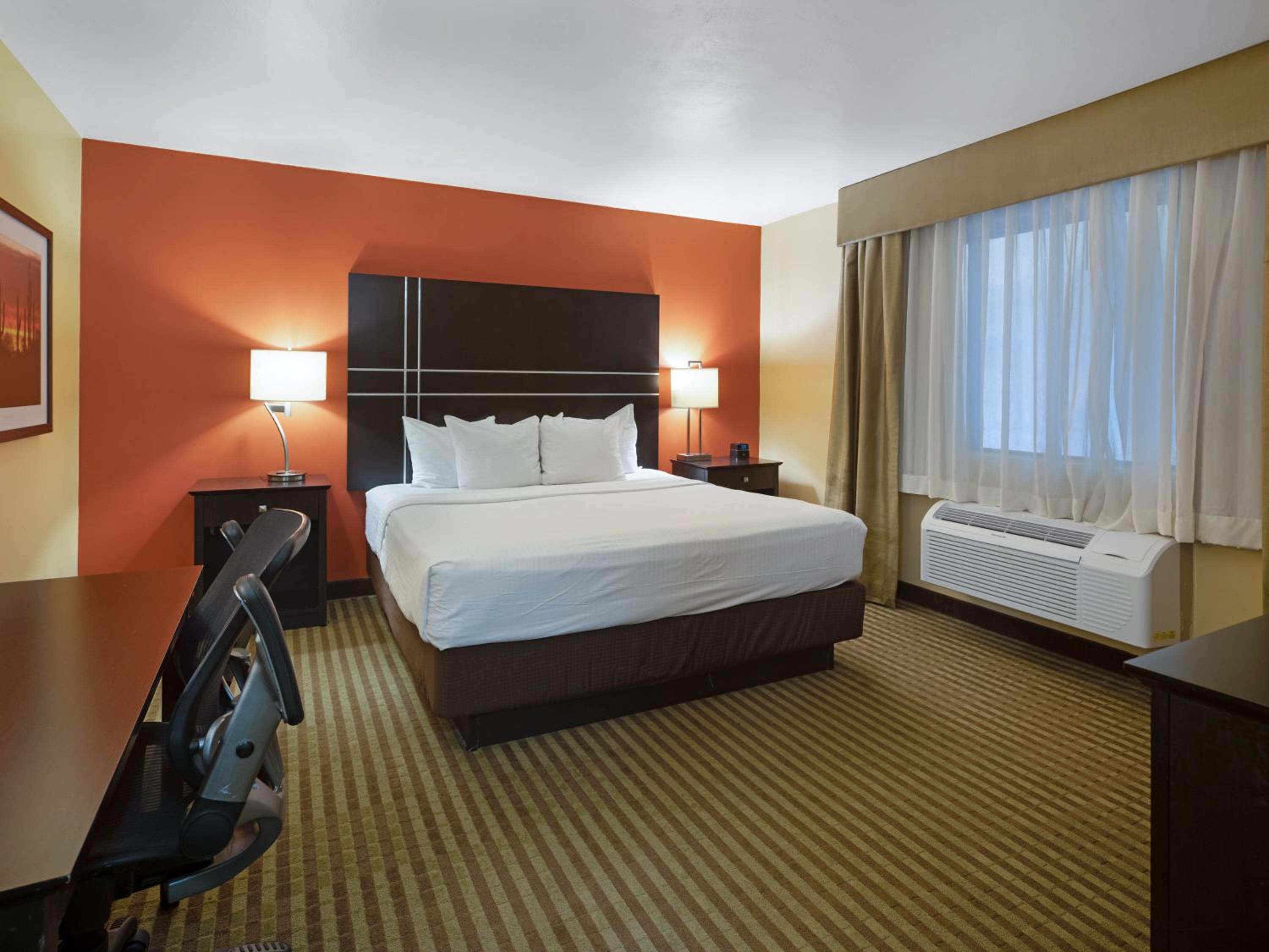 King Room - Non-Smoking - Photo 3