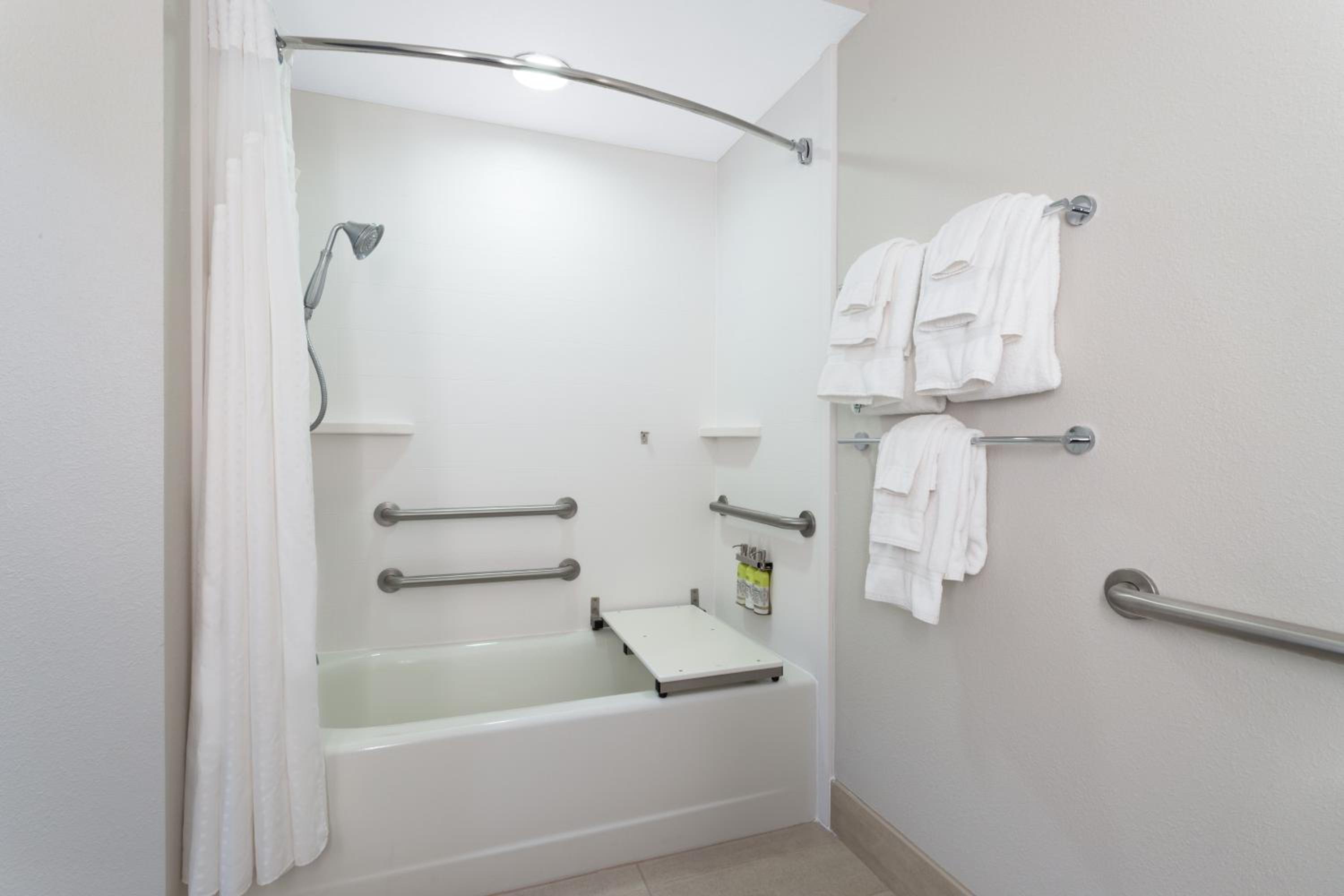 Queen Room with Two Queen Beds - Hearing Accessible - Photo 3