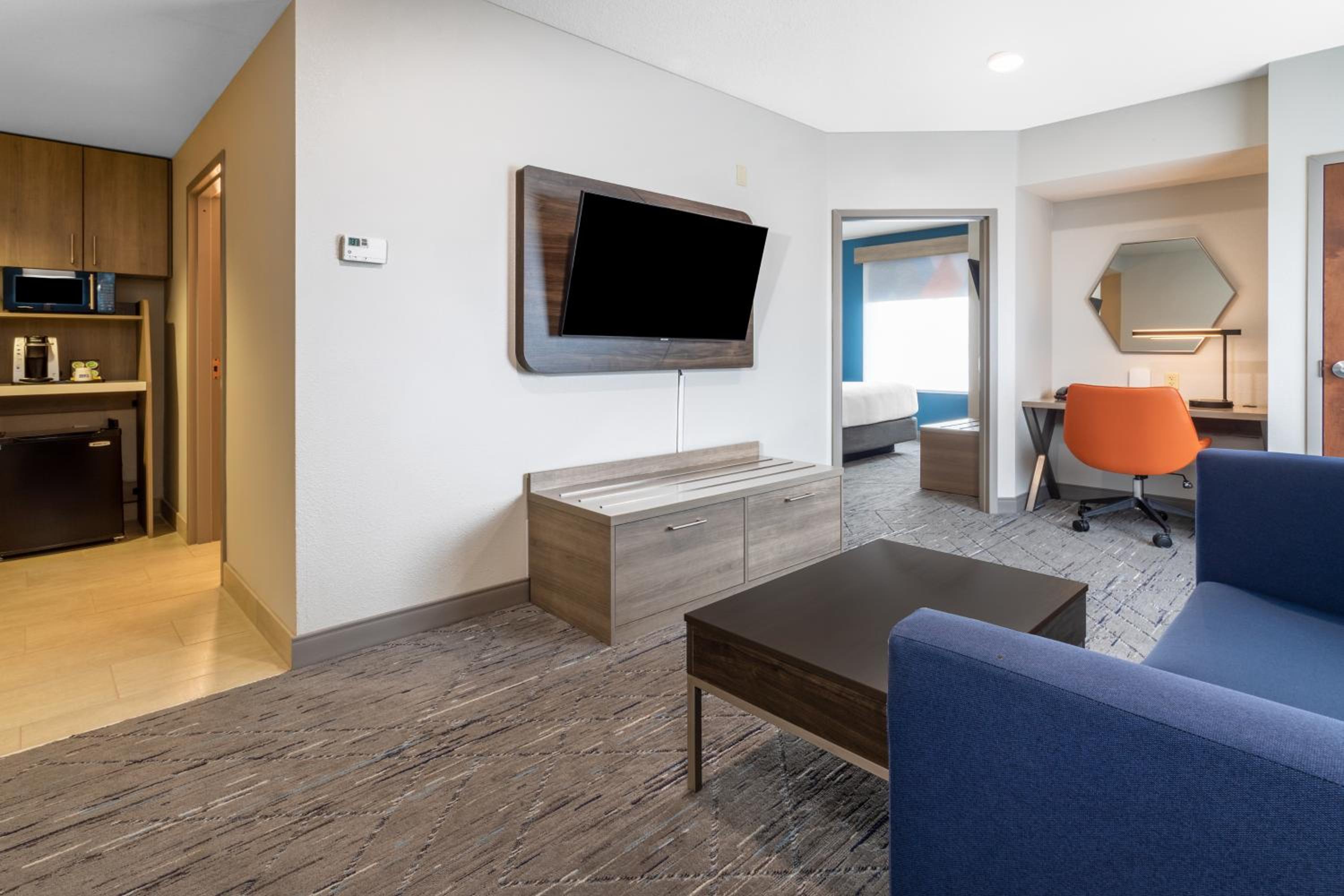 King Suite with Sofa Bed - Photo 3