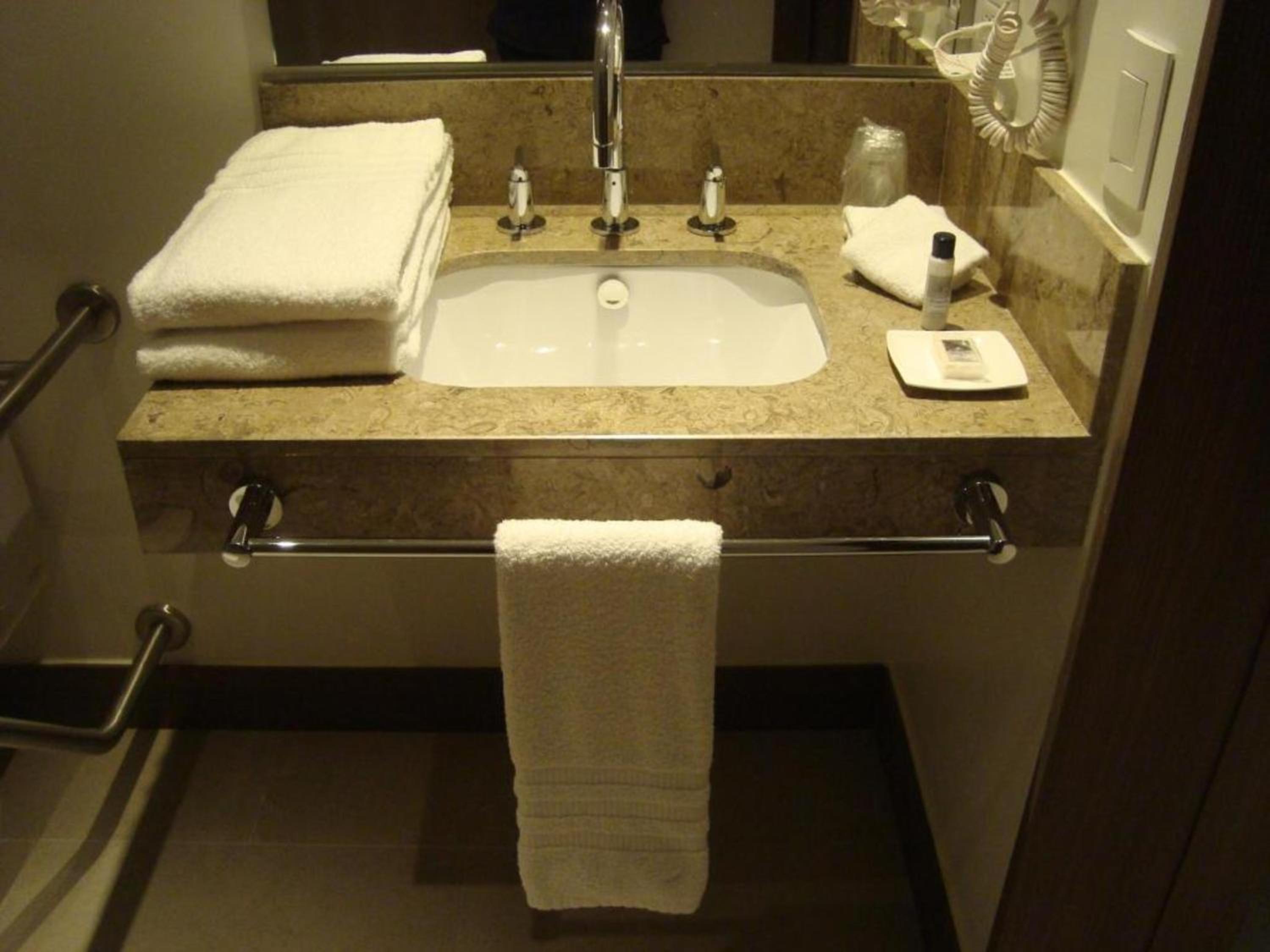 Queen Room with Extra Bed / Non-Smoking photo 2
