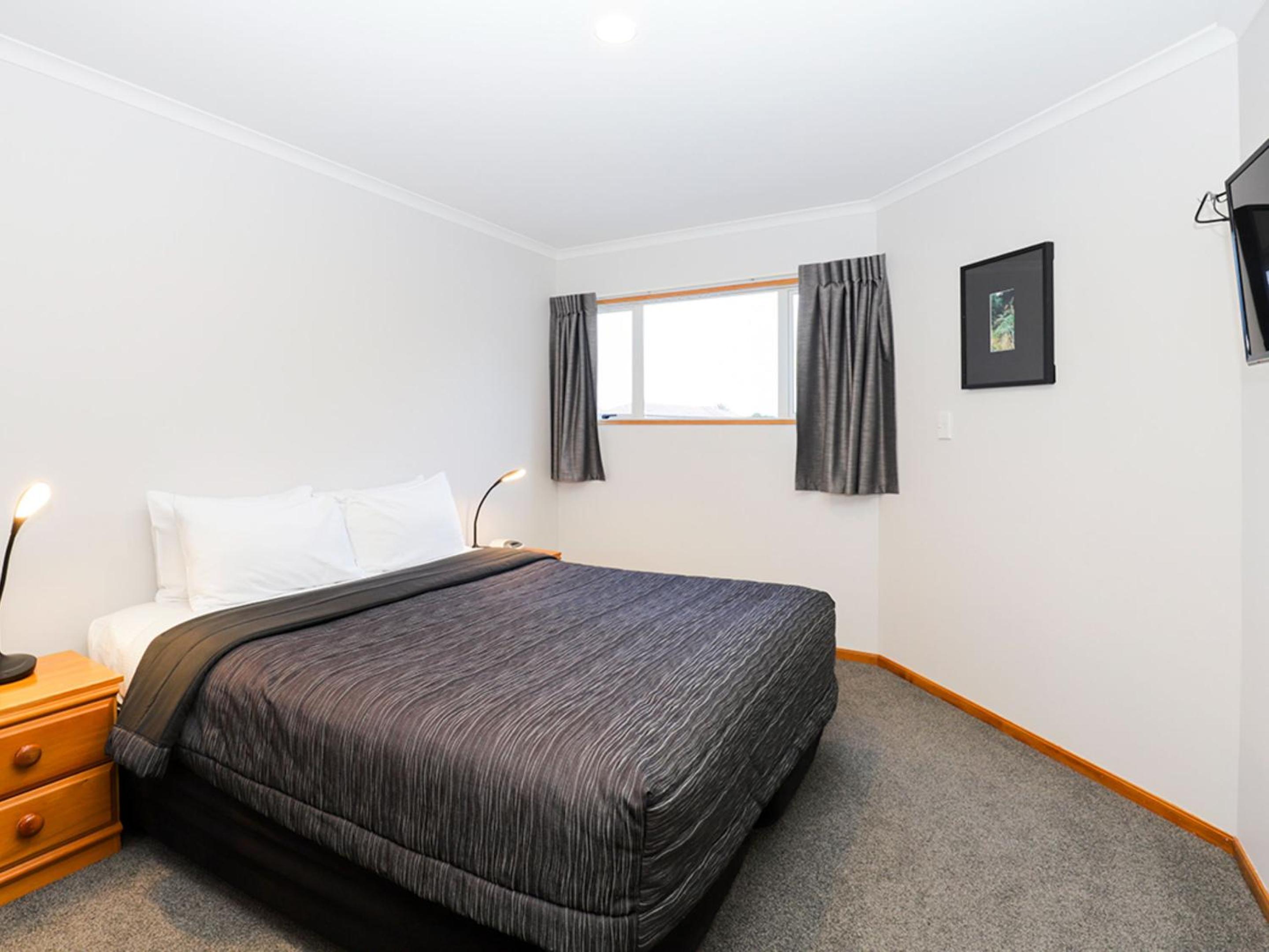 Three-Bedroom Apartment photo 2