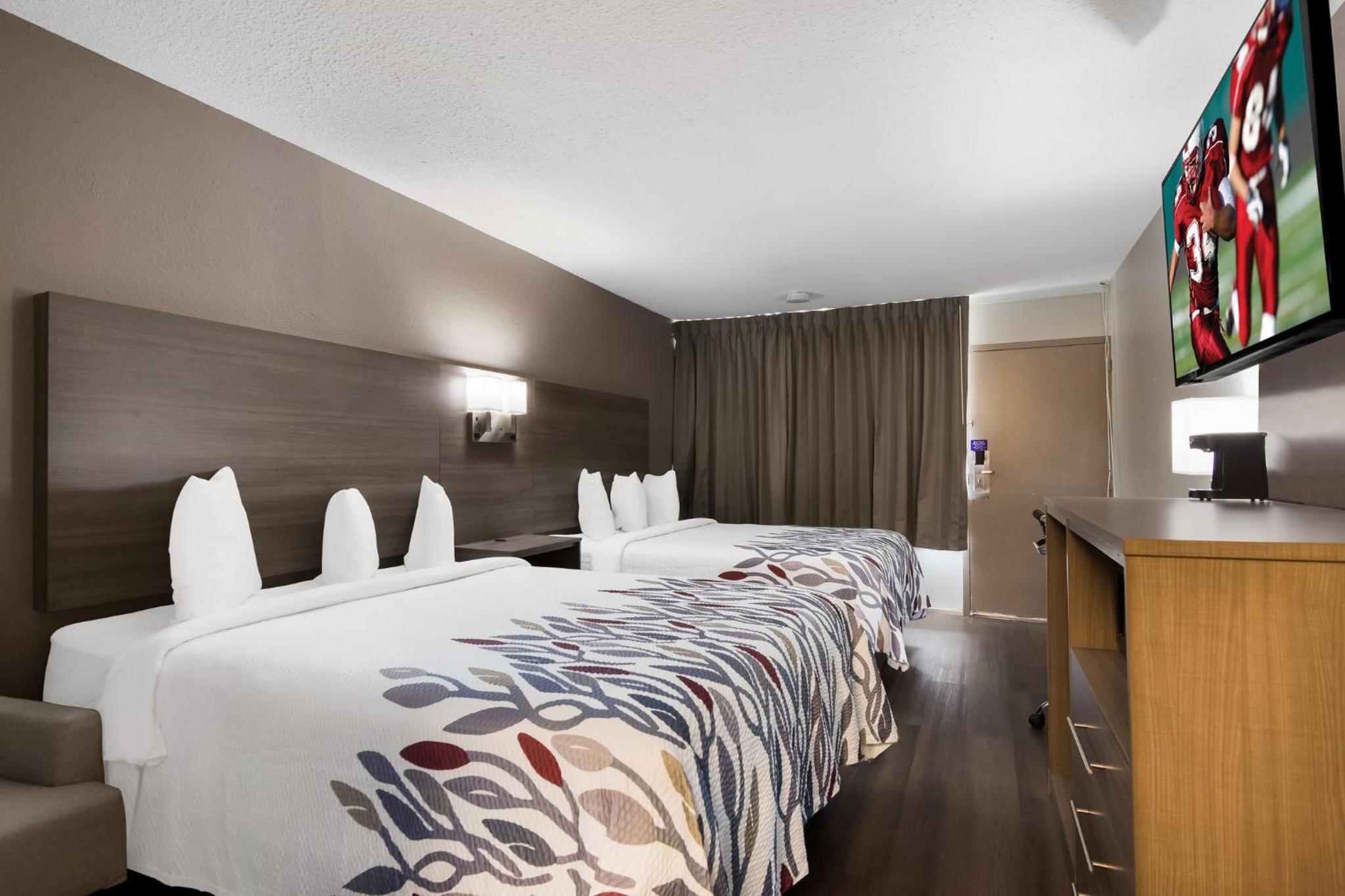 Superior Room with Two Queen Beds Disability Access Roll-In Shower Non-Smoking - Photo 2