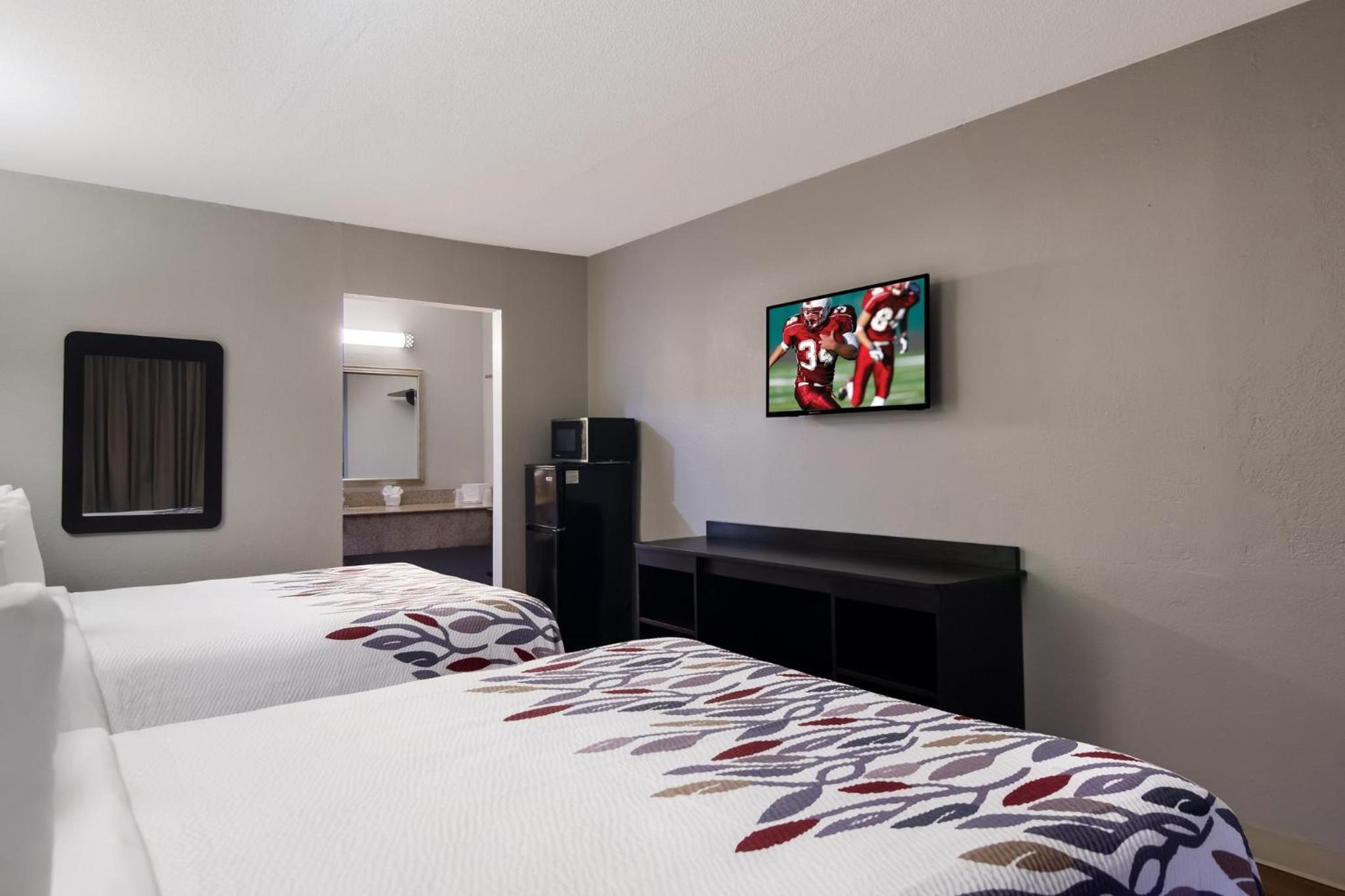 Deluxe Room with Two Queen Beds Non-Smoking - Photo 3