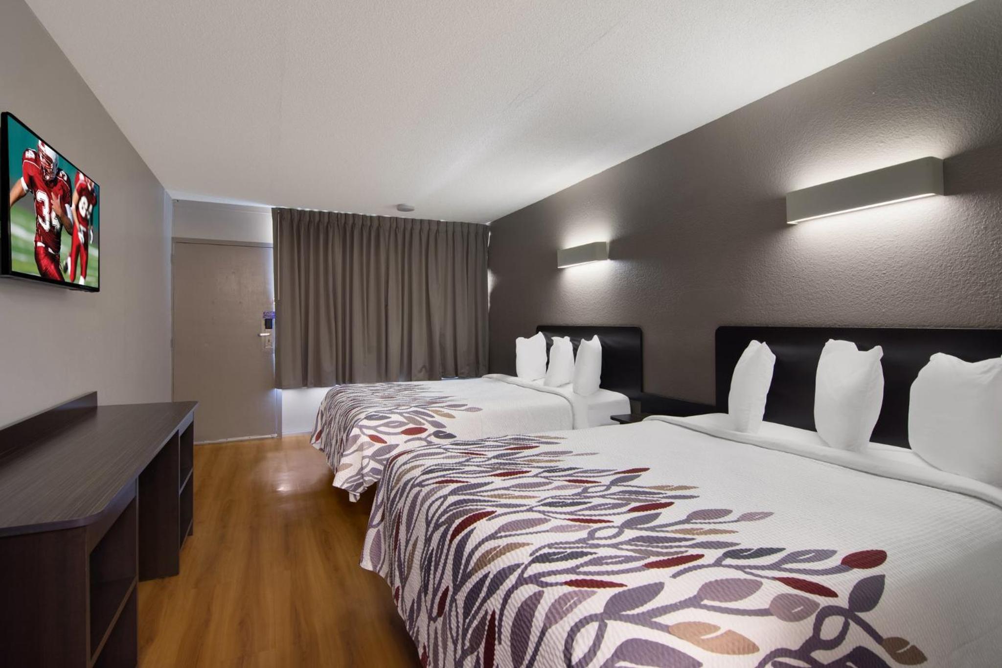Deluxe Room with Two Queen Beds Non-Smoking - Photo 2