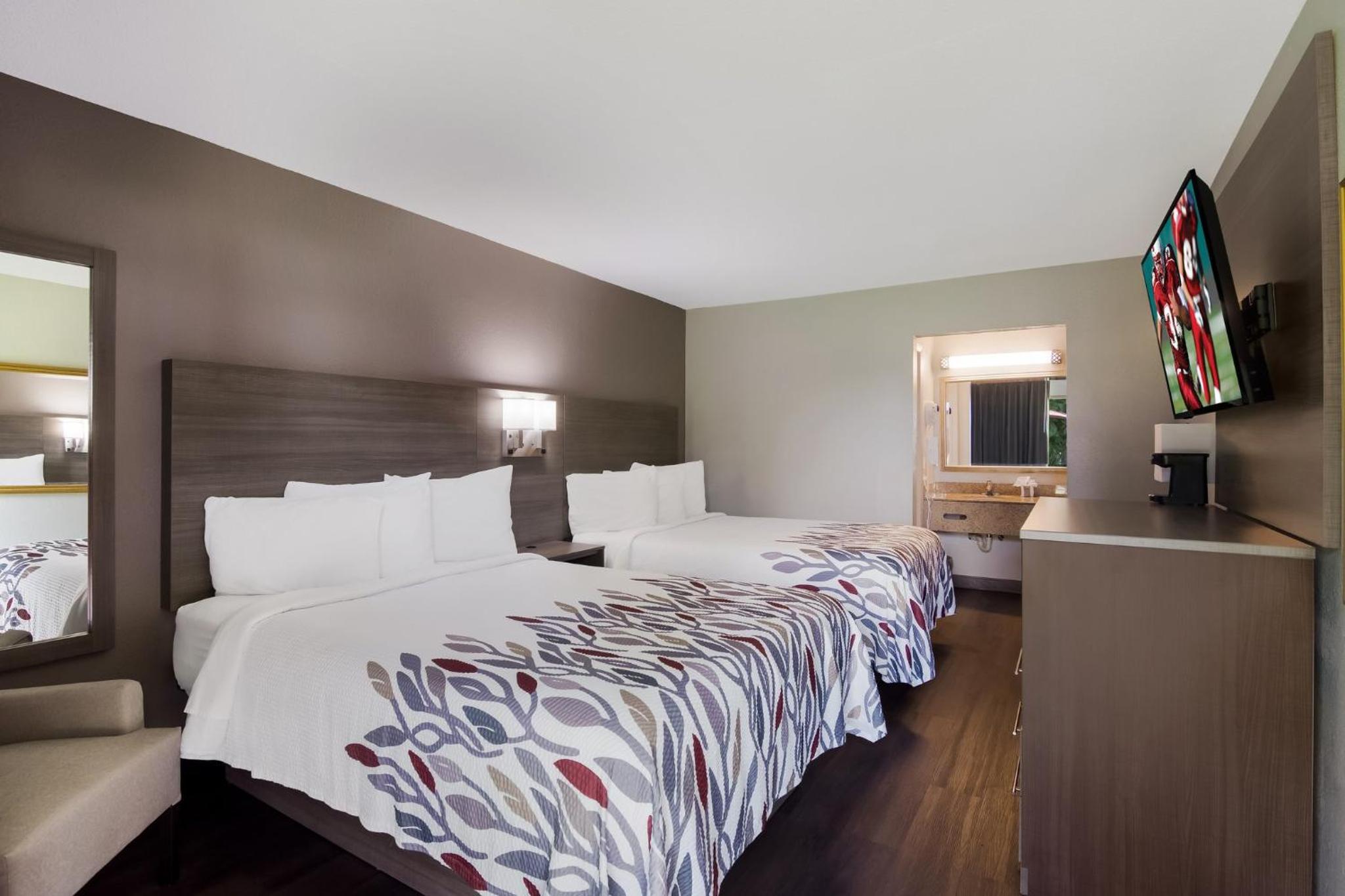 Superior Room with Two Queen Beds Non-Smoking - Photo 4