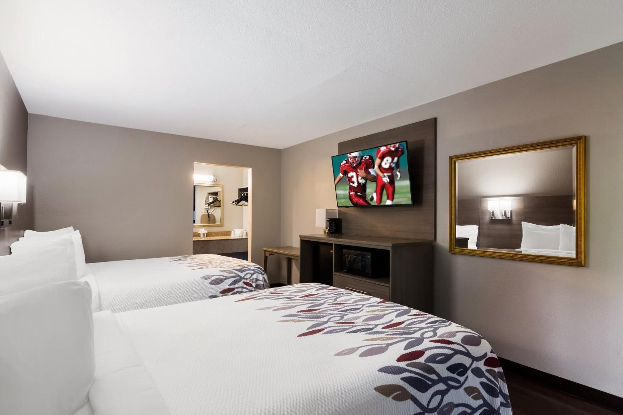 Superior Room with Two Queen Beds Non-Smoking - Photo 3