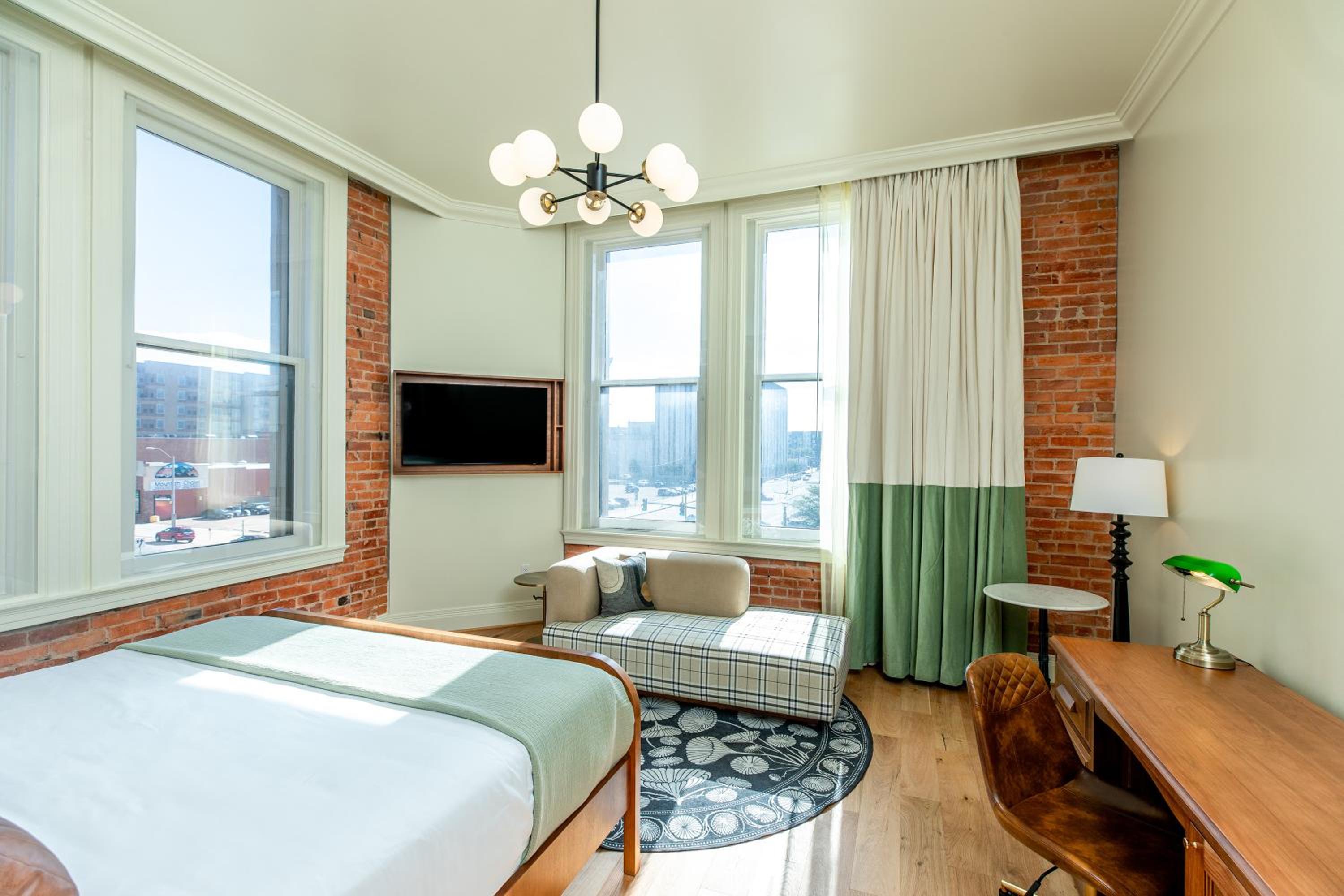 Remedy King Suite - Photo 9