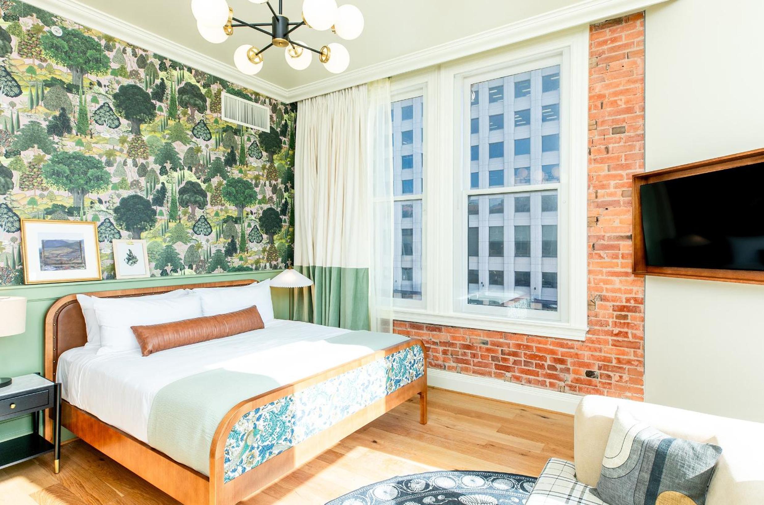 Queen Club Room - Photo 9
