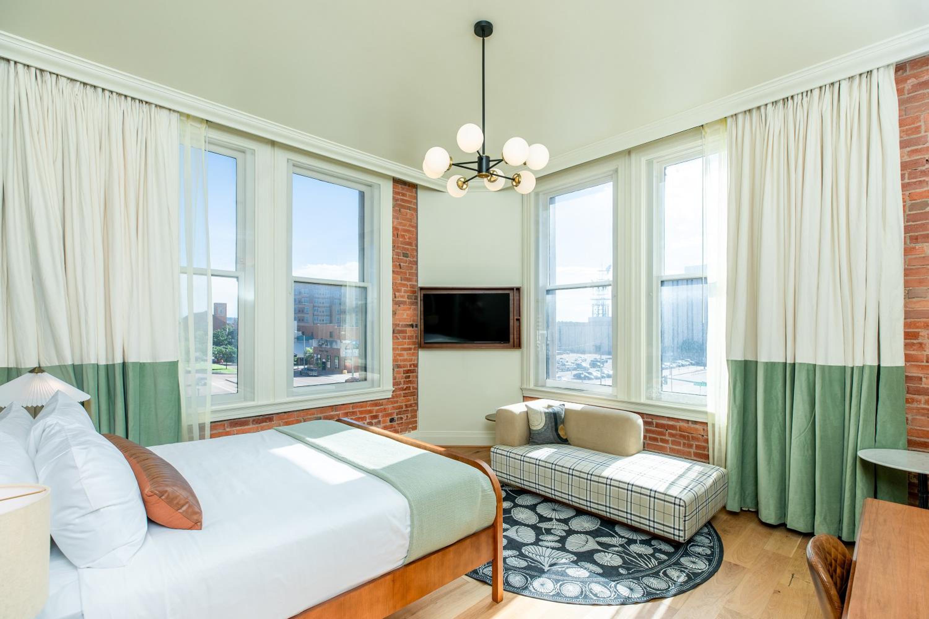 Remedy King Suite - Photo 4