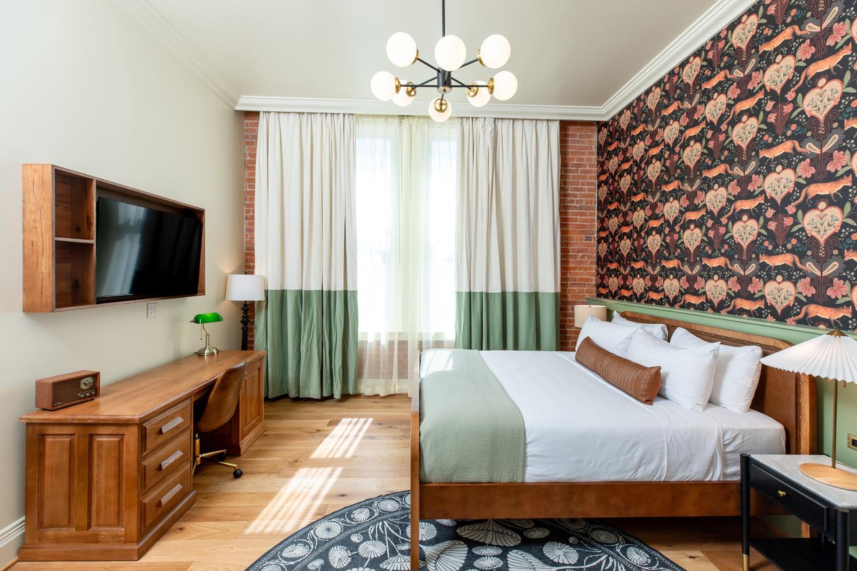 Club Queen Room with Two Queen Beds - Photo 10