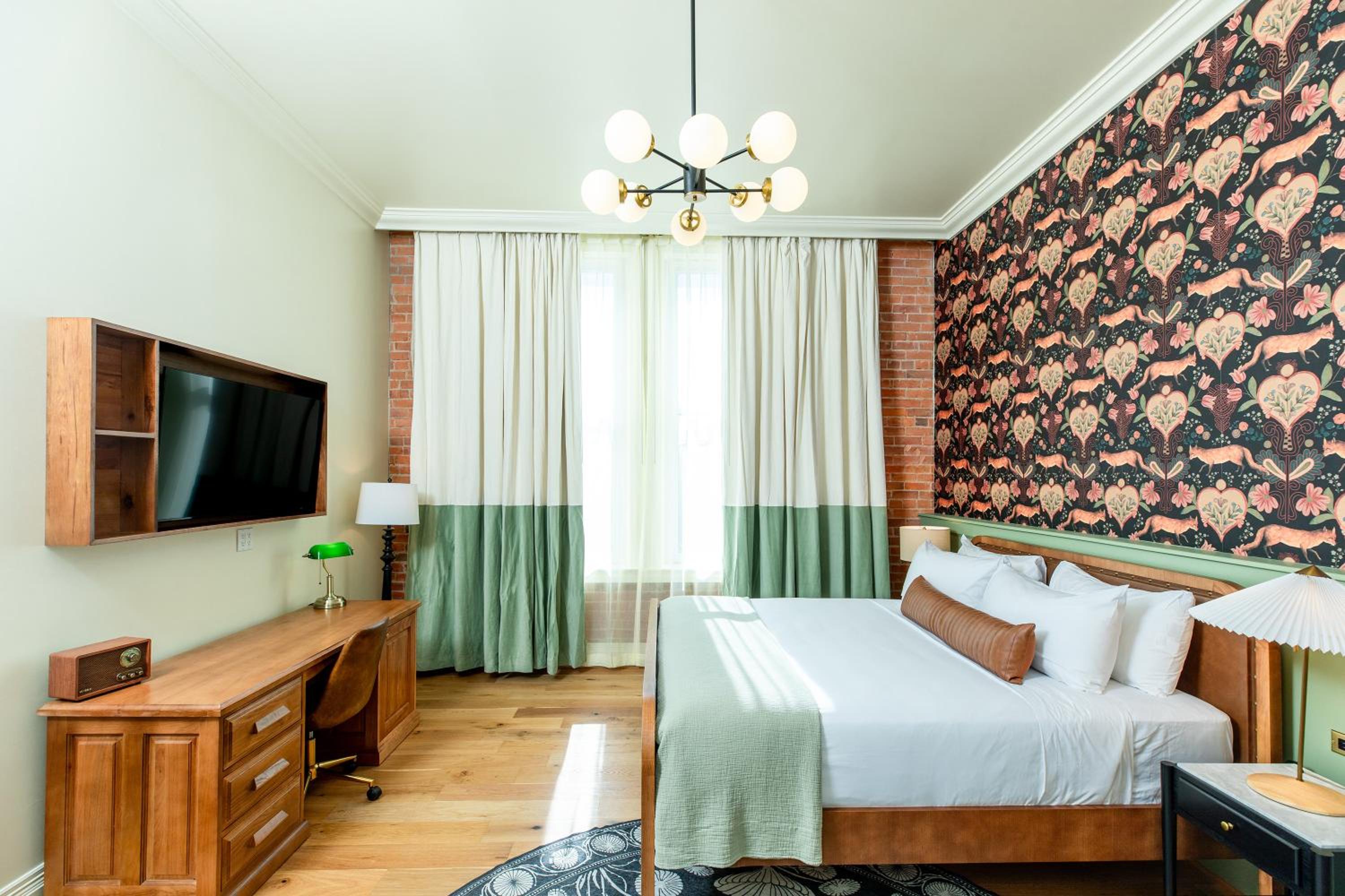 Club King Room - Mobility Accessible - Photo 5