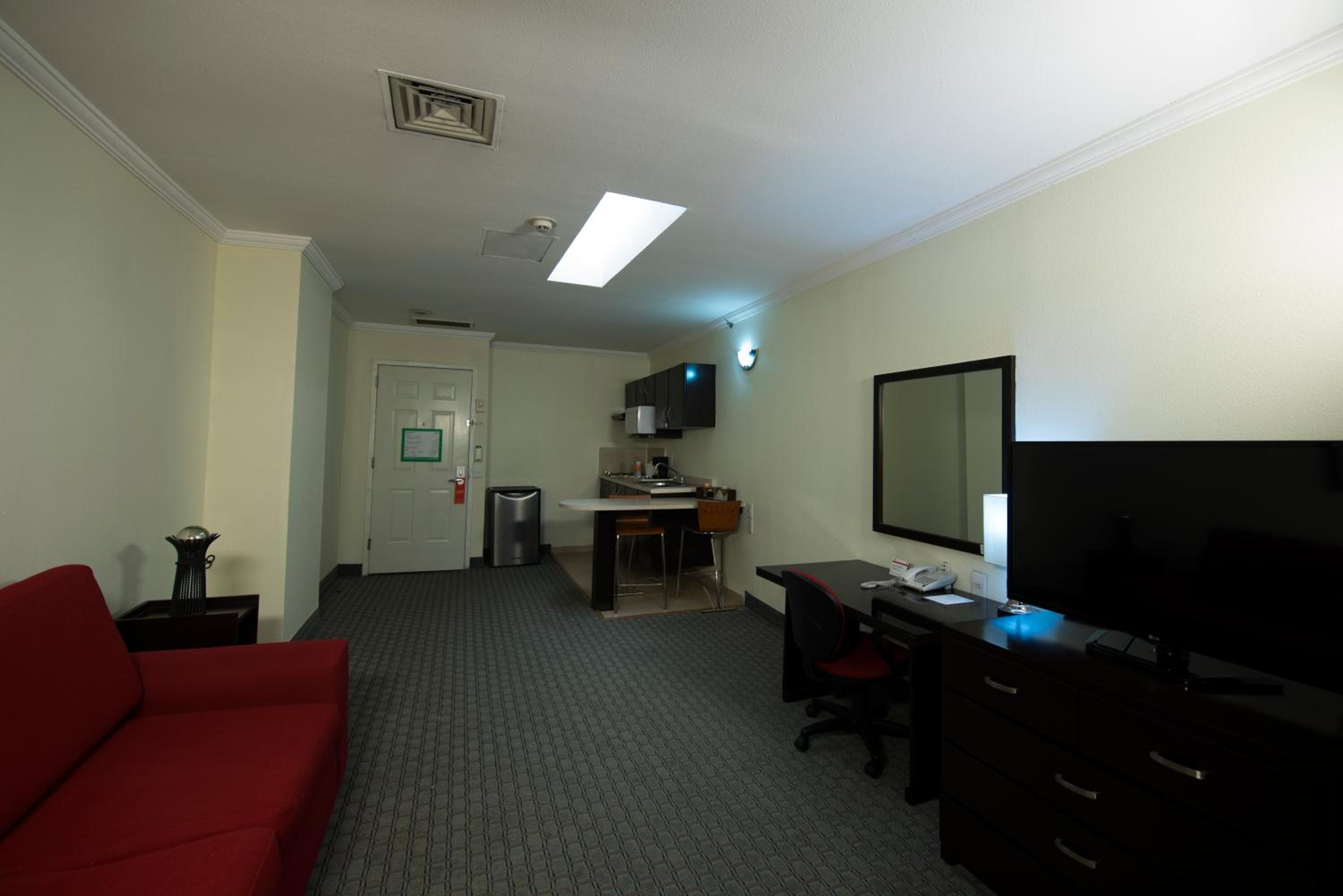 Primary Suite with Two Bedrooms, Two Queen Beds, Non-Smoking - Photo 1