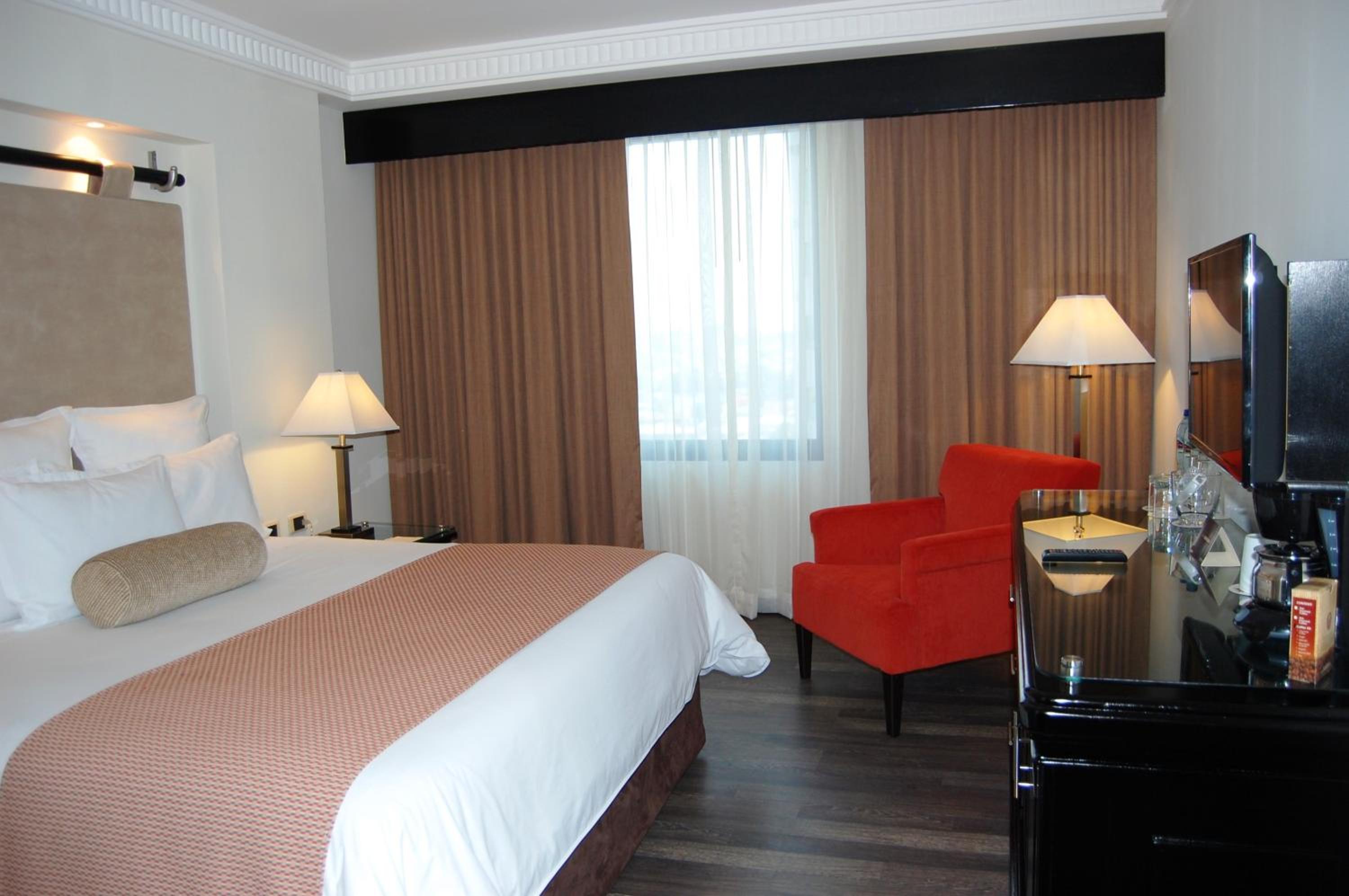 Deluxe Suite - Photo 12