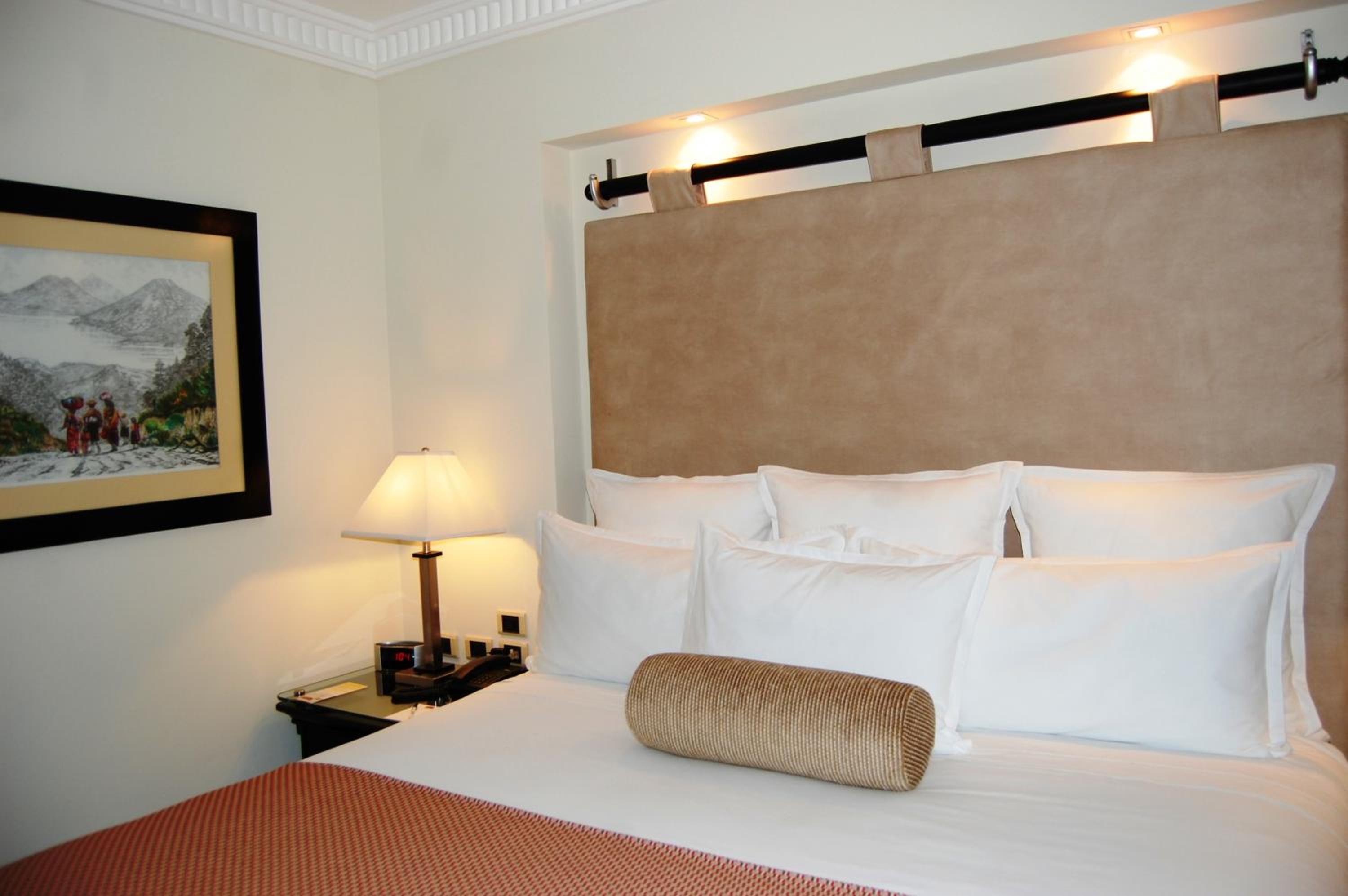 Deluxe Suite - Photo 11