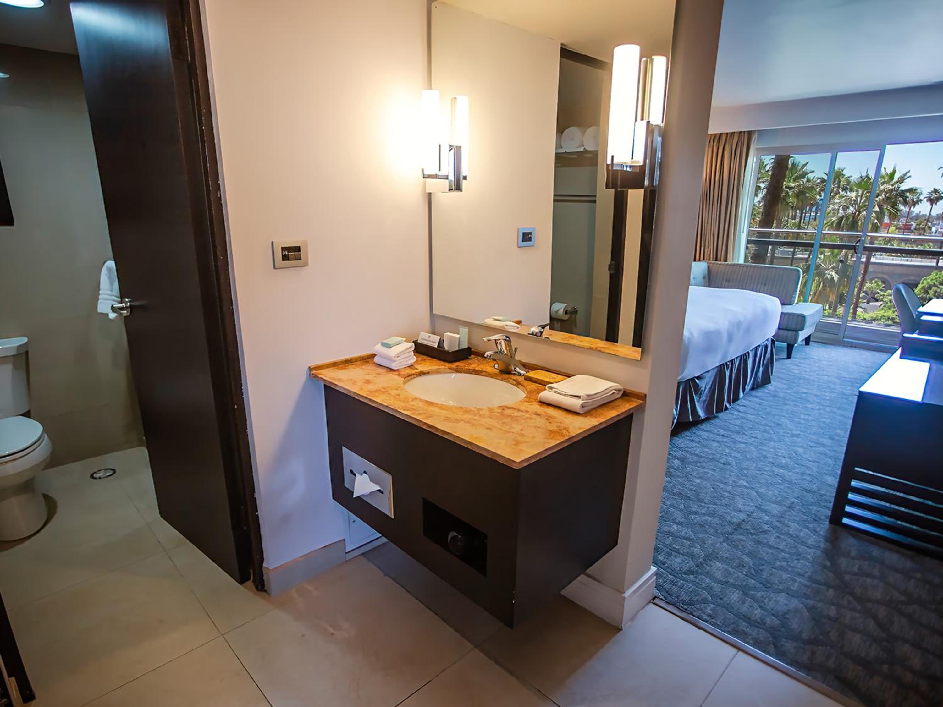 Deluxe King Room - Photo 3