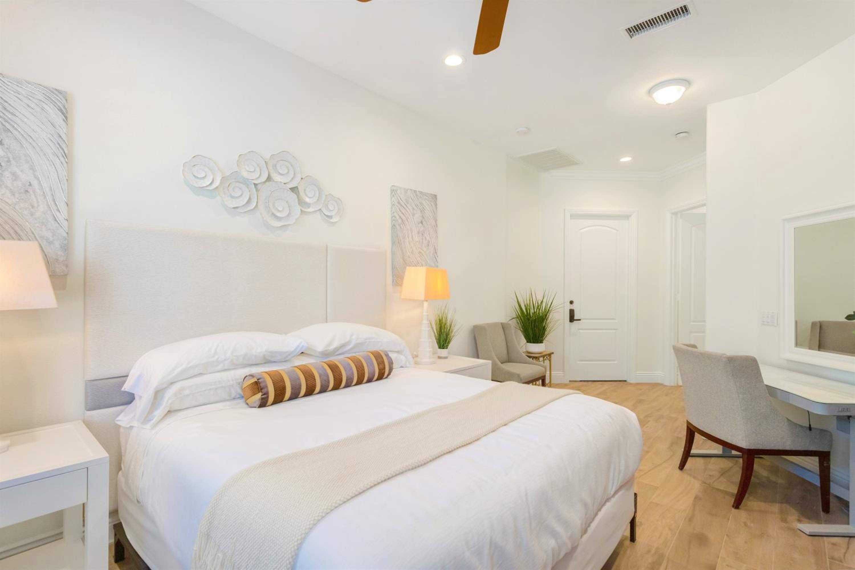 Deluxe Junior Suite - Photo 3