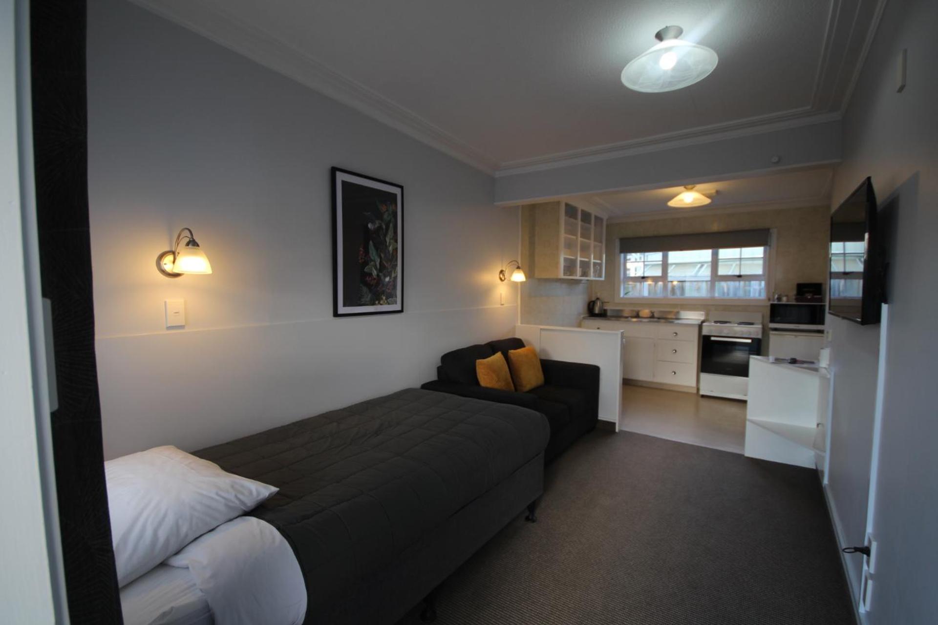 One-Bedroom Apartment photo 1