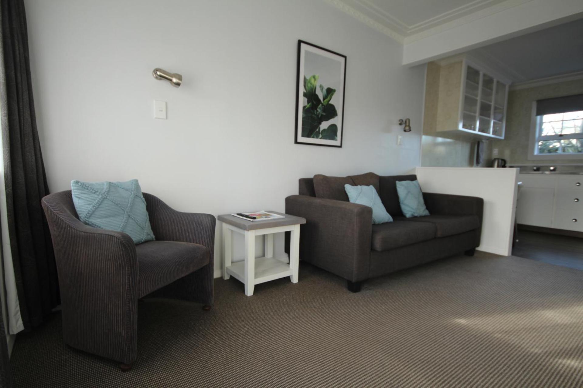 One-Bedroom Apartment photo 1