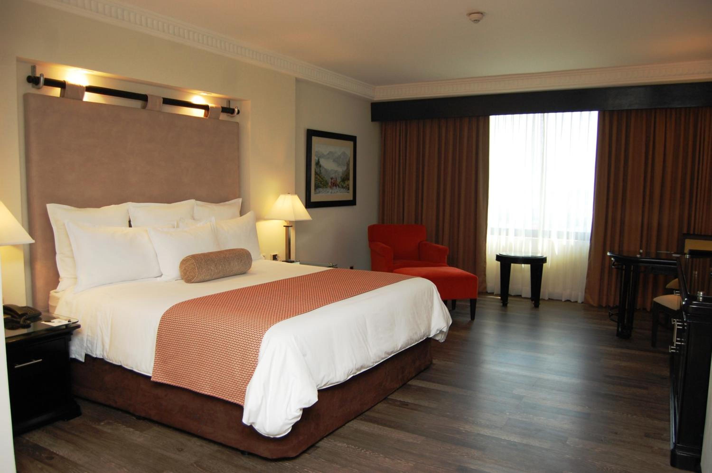 Deluxe King Room - Photo 4