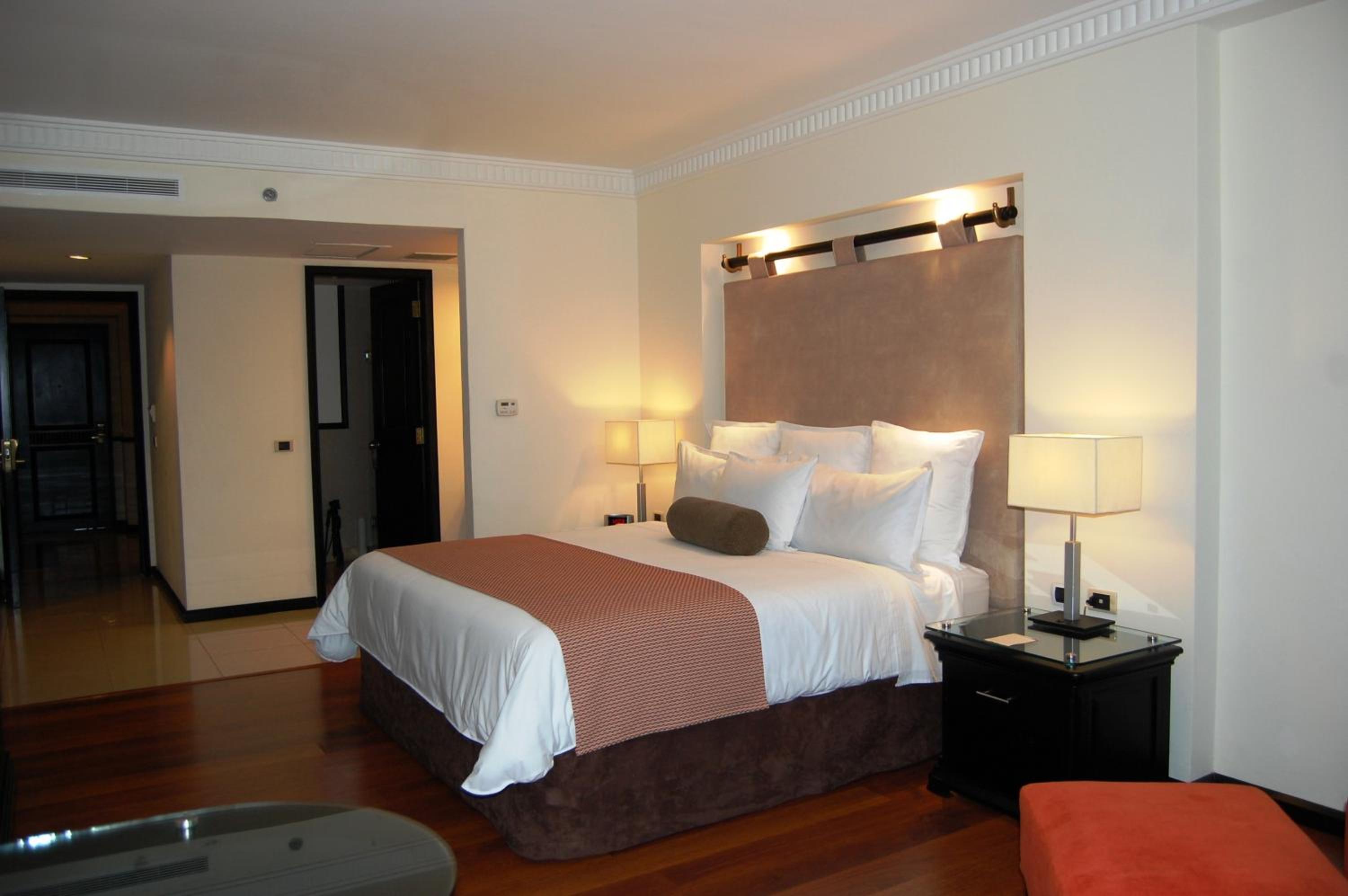 Business One King Size Bed (adults only) - Photo 4