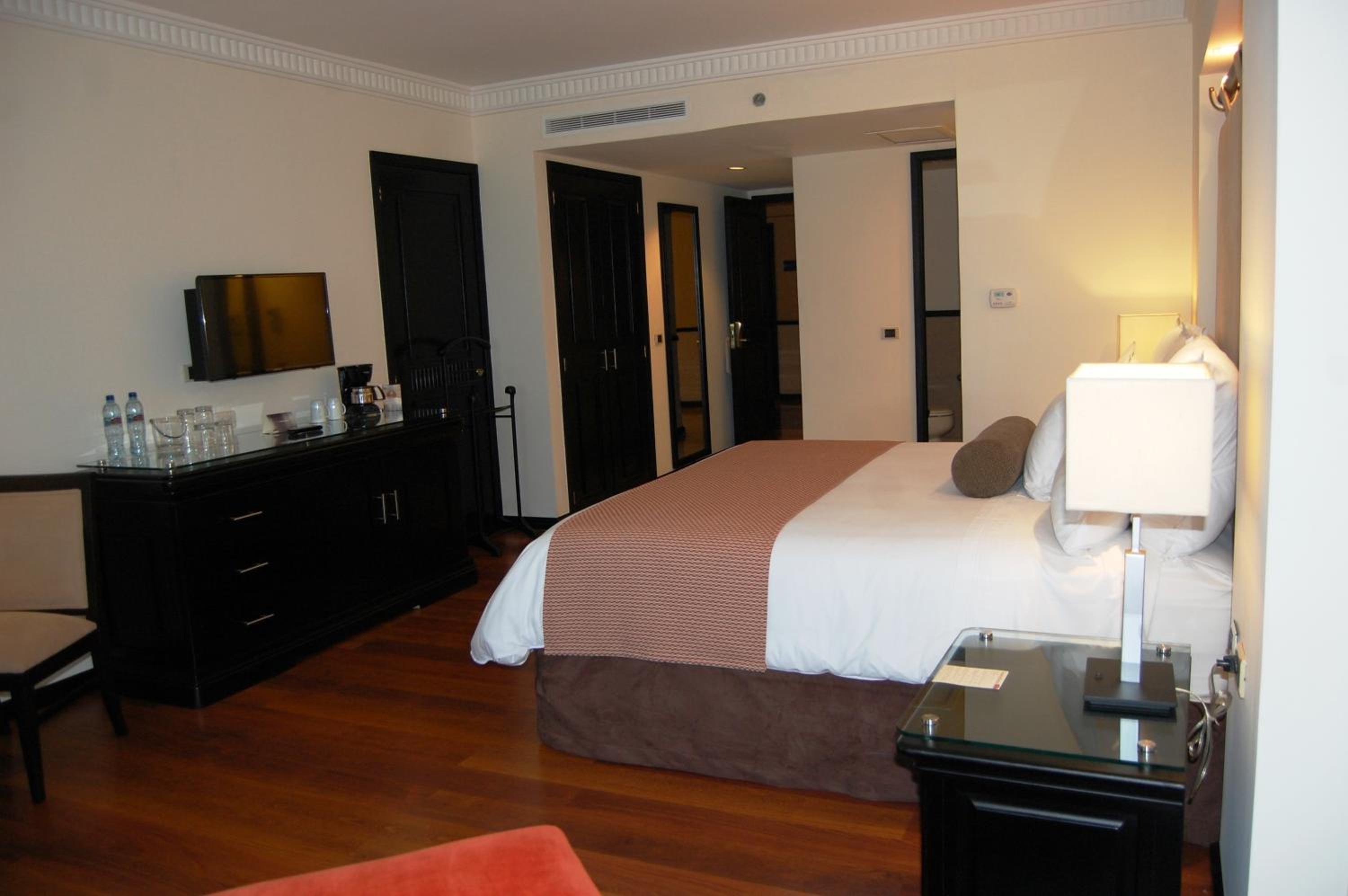 Business One King Size Bed (adults only) - Photo 8