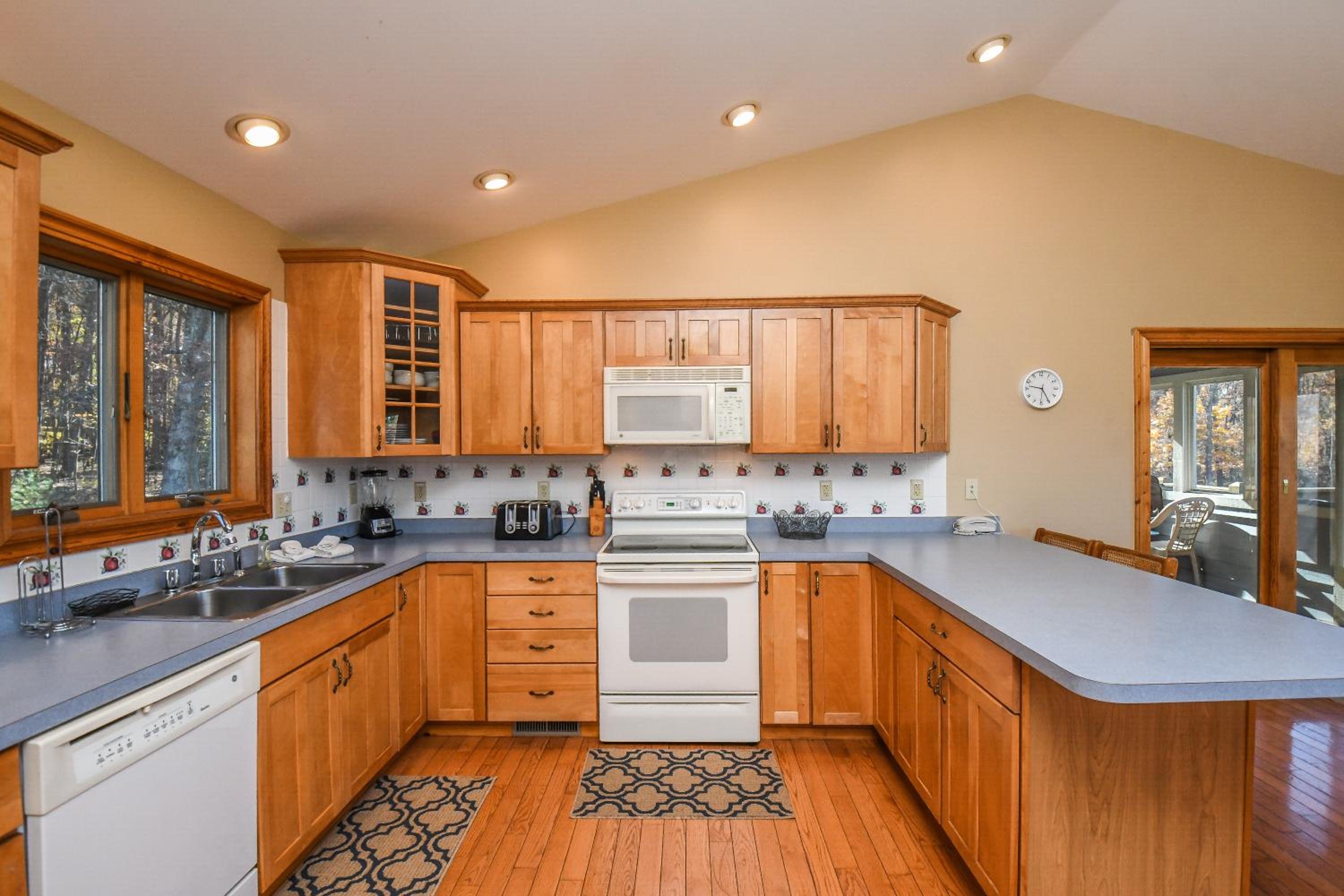 Four-Bedroom House photo 2