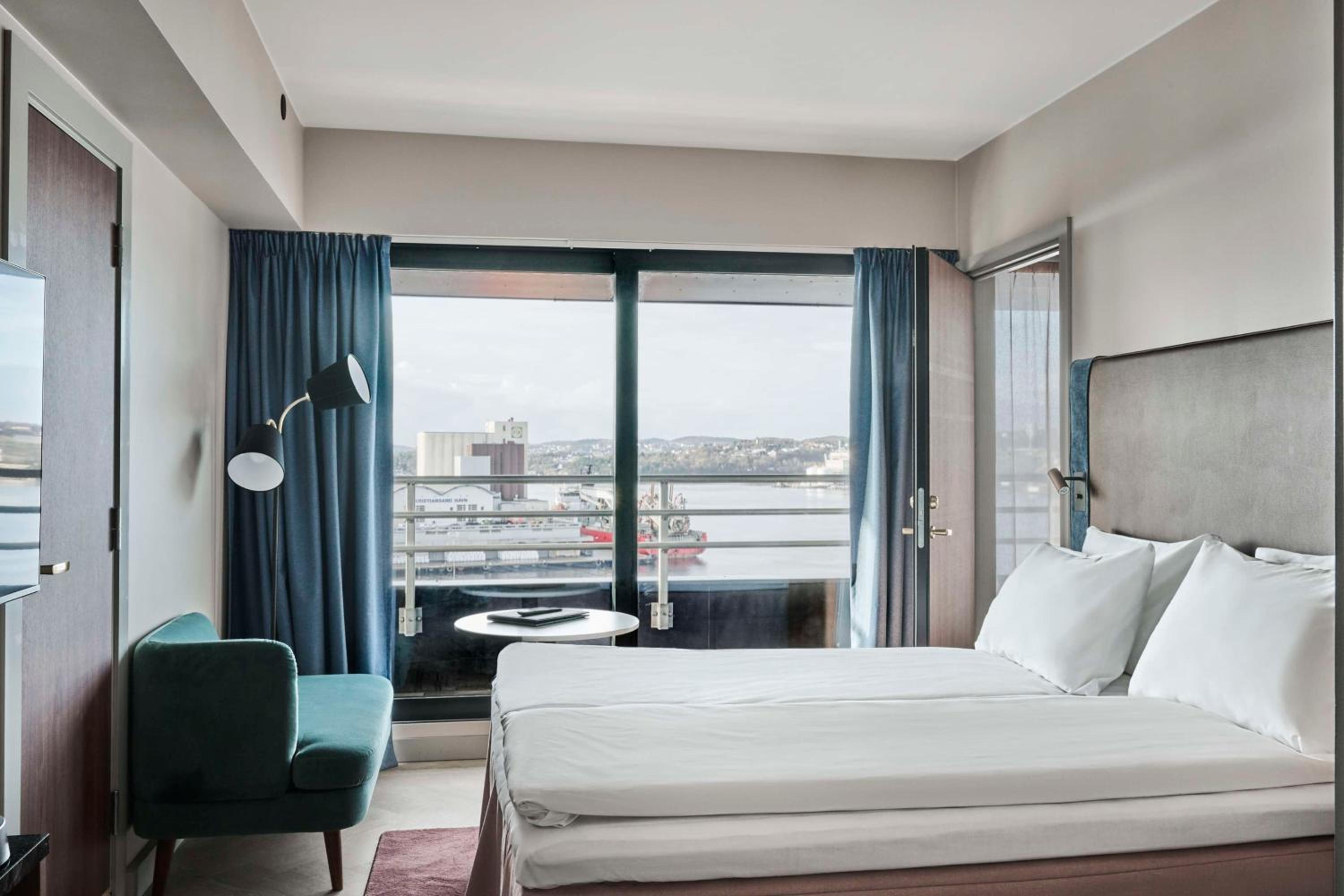 Superior Room with Balcony and Street View - Photo 1