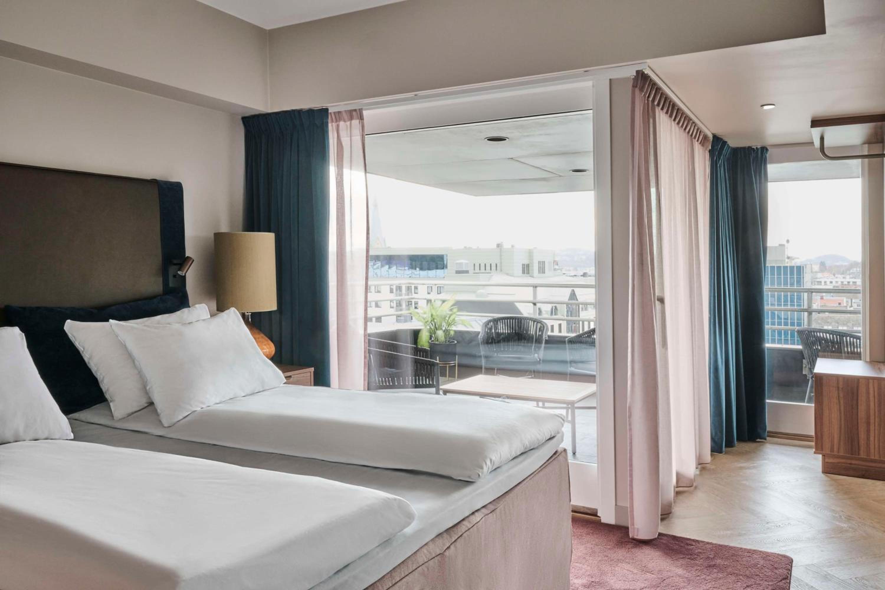 One-Bedroom Suite with Balcony and Harbor View - Photo 14