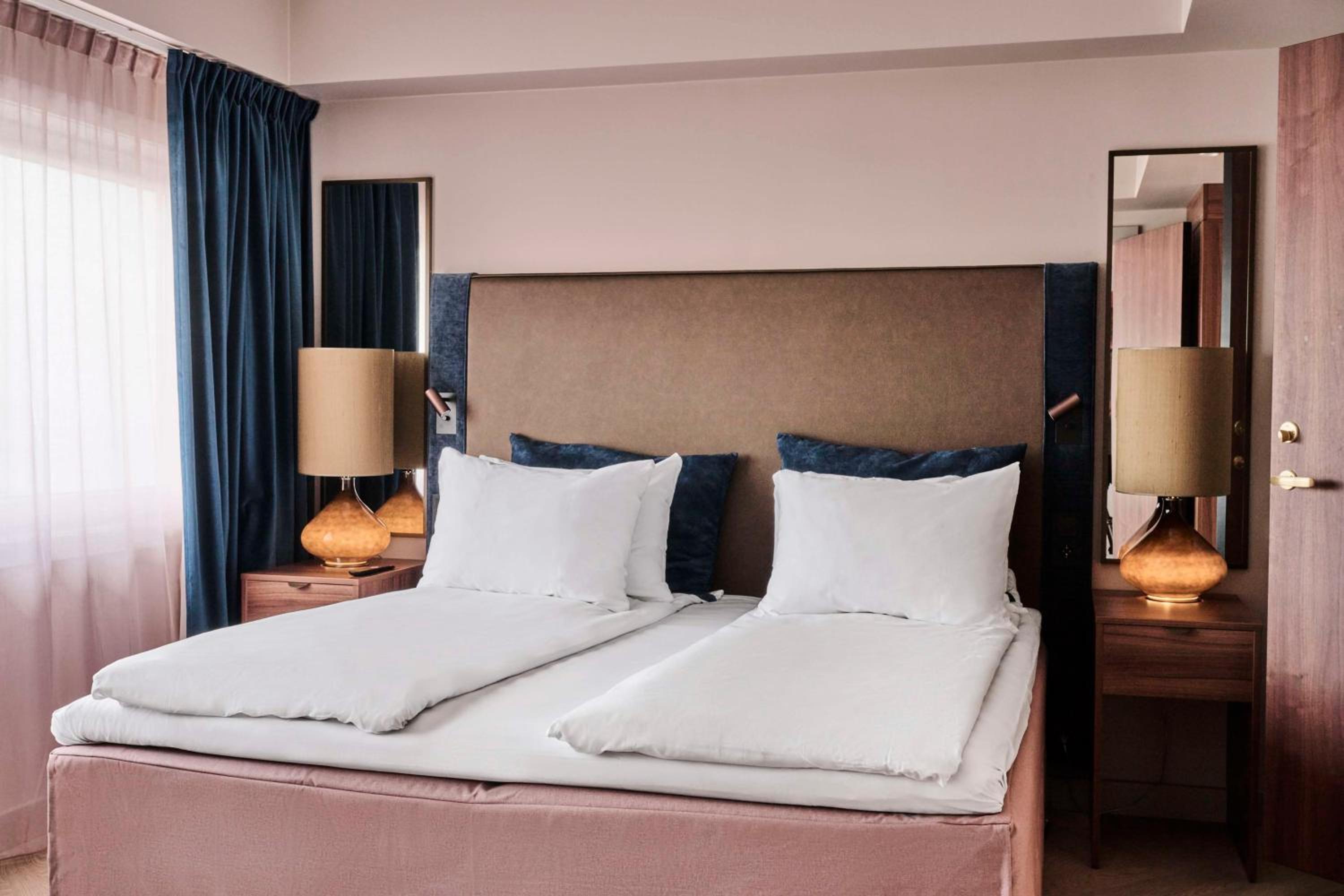 Presidential Suite with Balcony and Harbor View photo 2