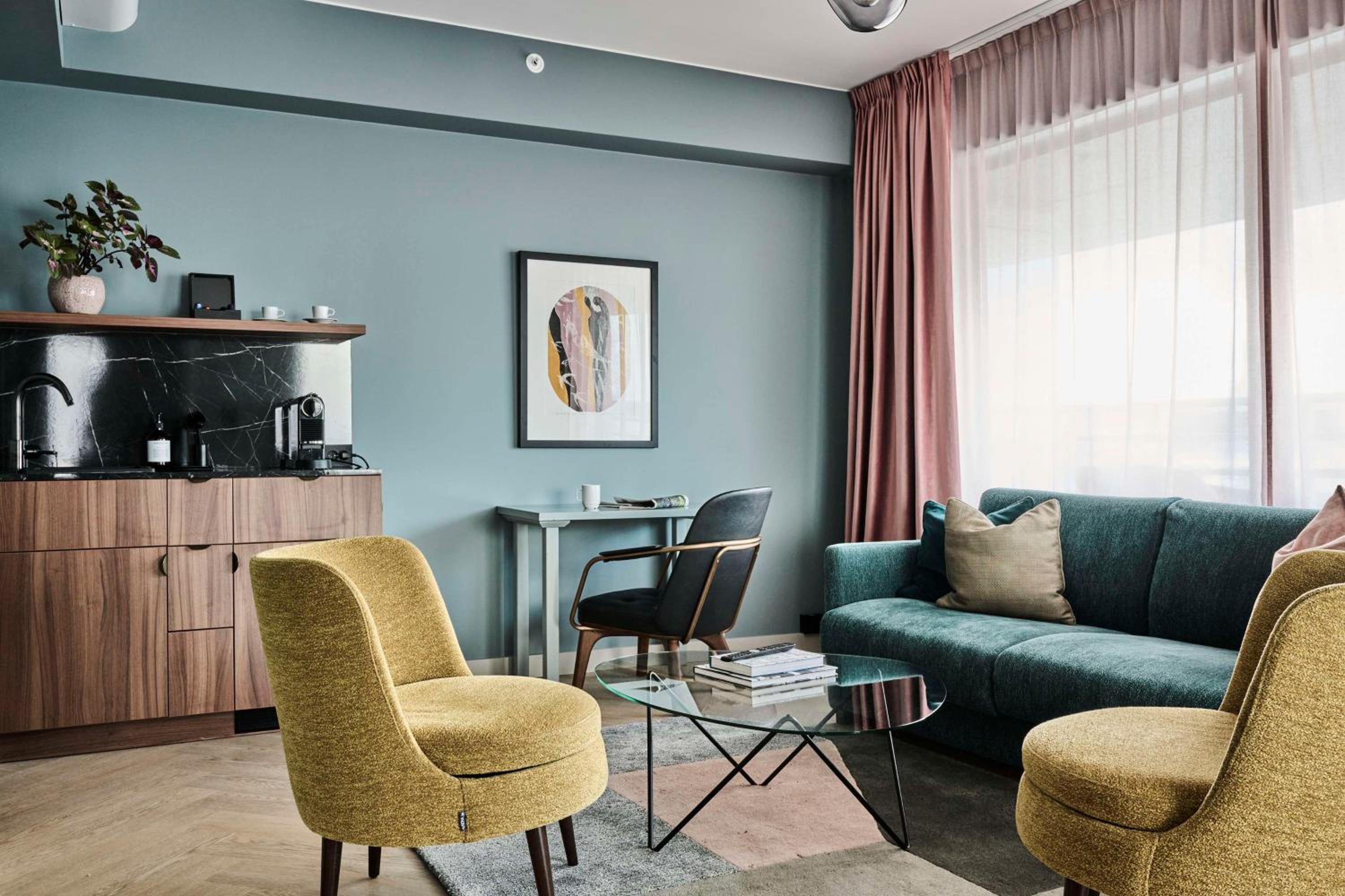 One-Bedroom Suite with Balcony and Harbor View - Photo 8