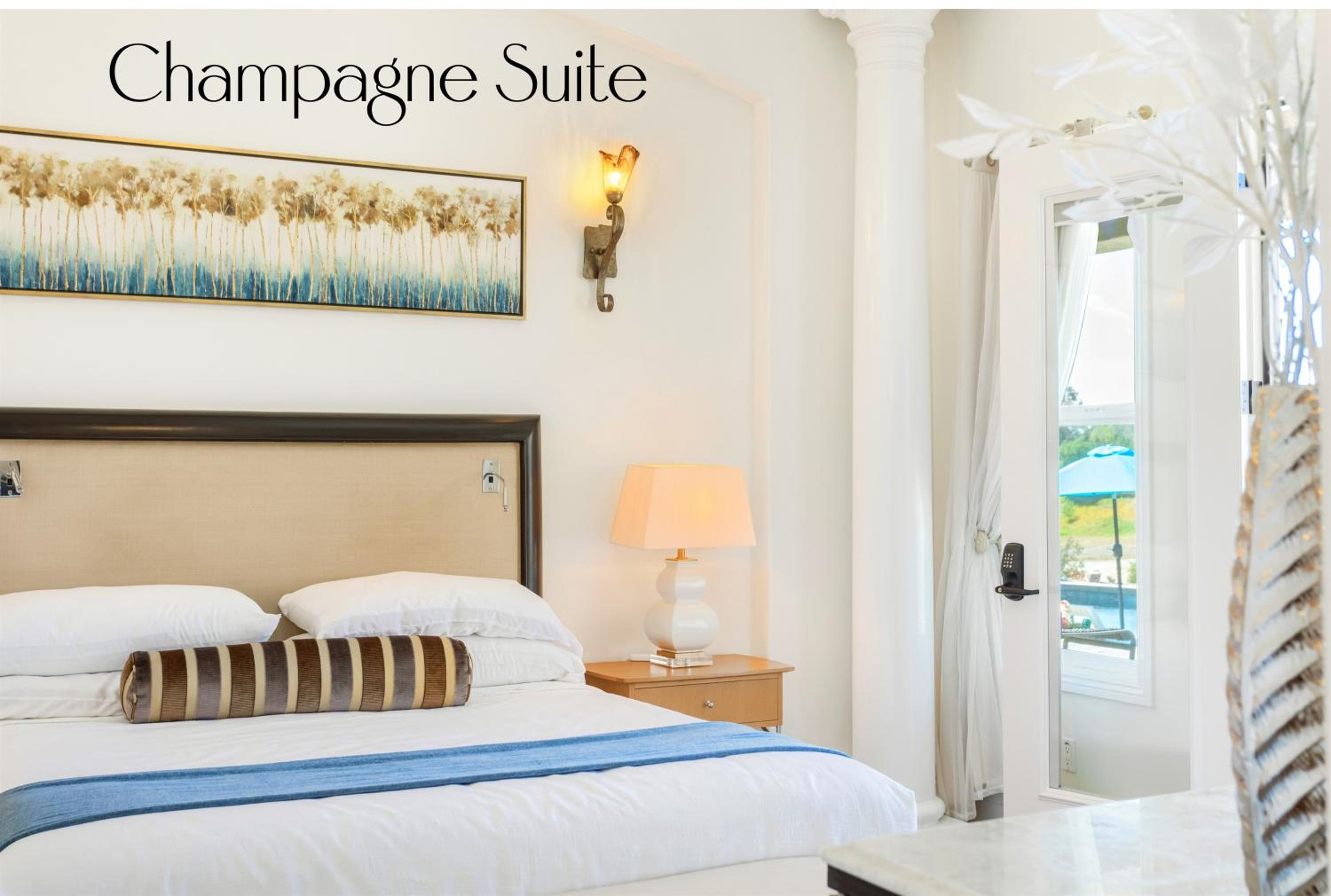 King Suite with Pool View - Photo 4