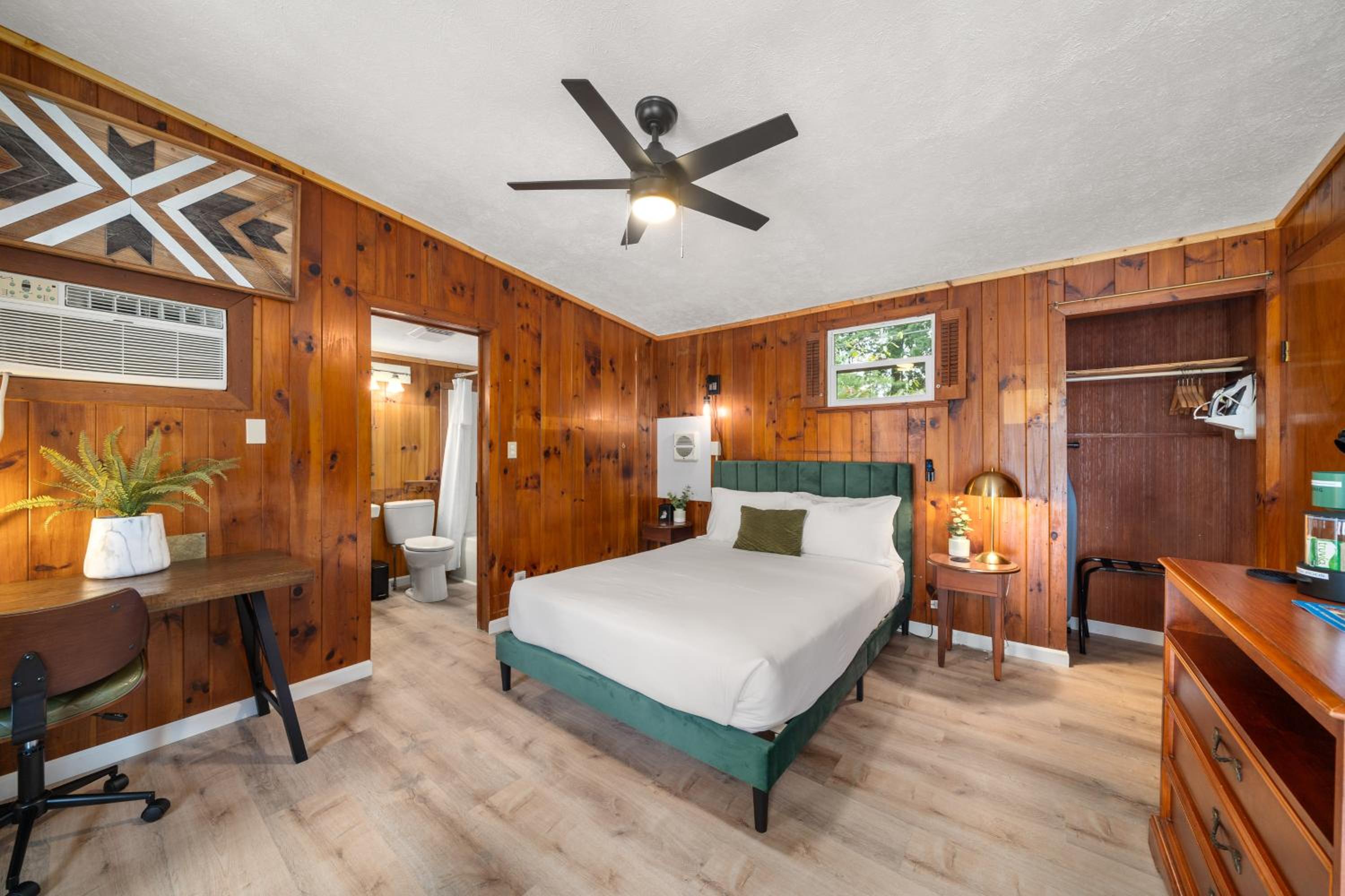 Deluxe Queen Room photo 3