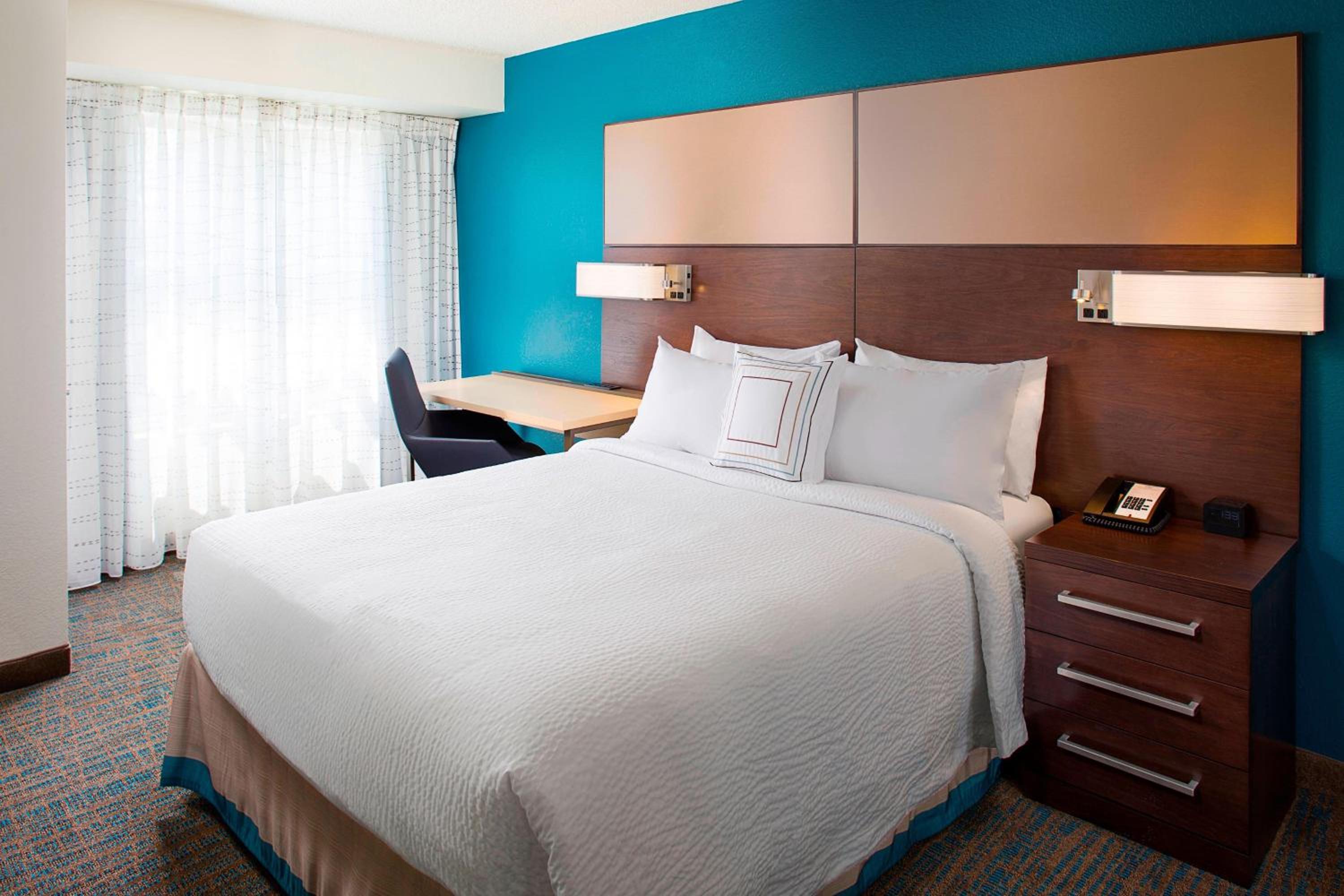 Two-Bedroom Suite with Sofa Bed - Photo 2