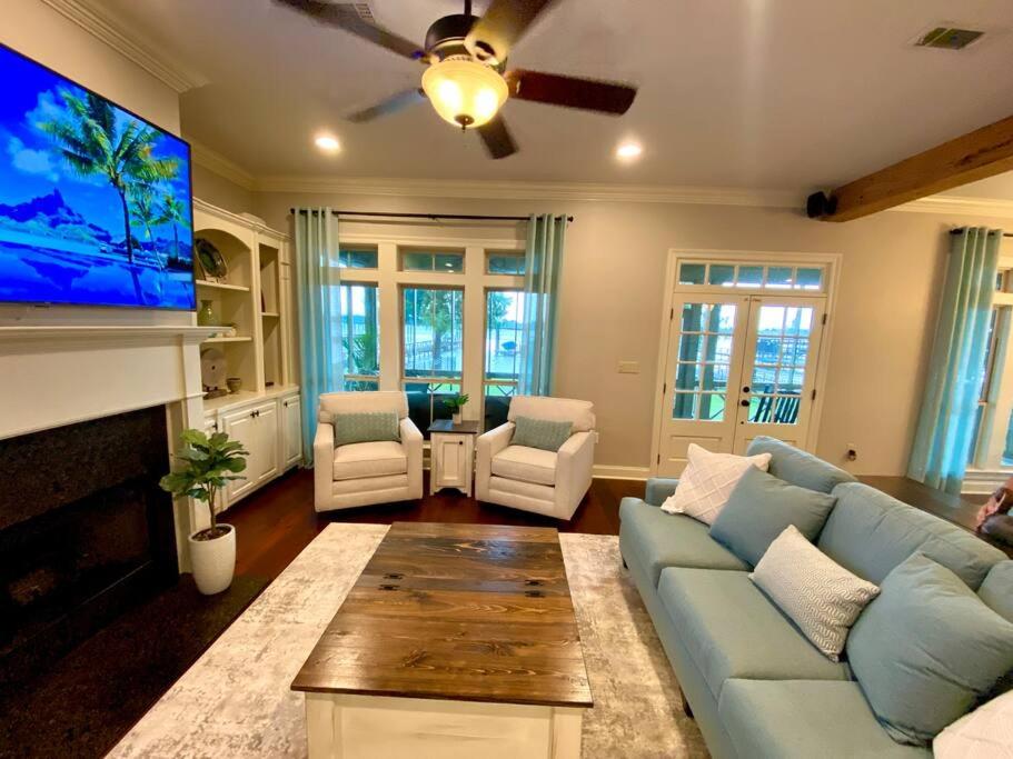 Three-Bedroom House photo 1