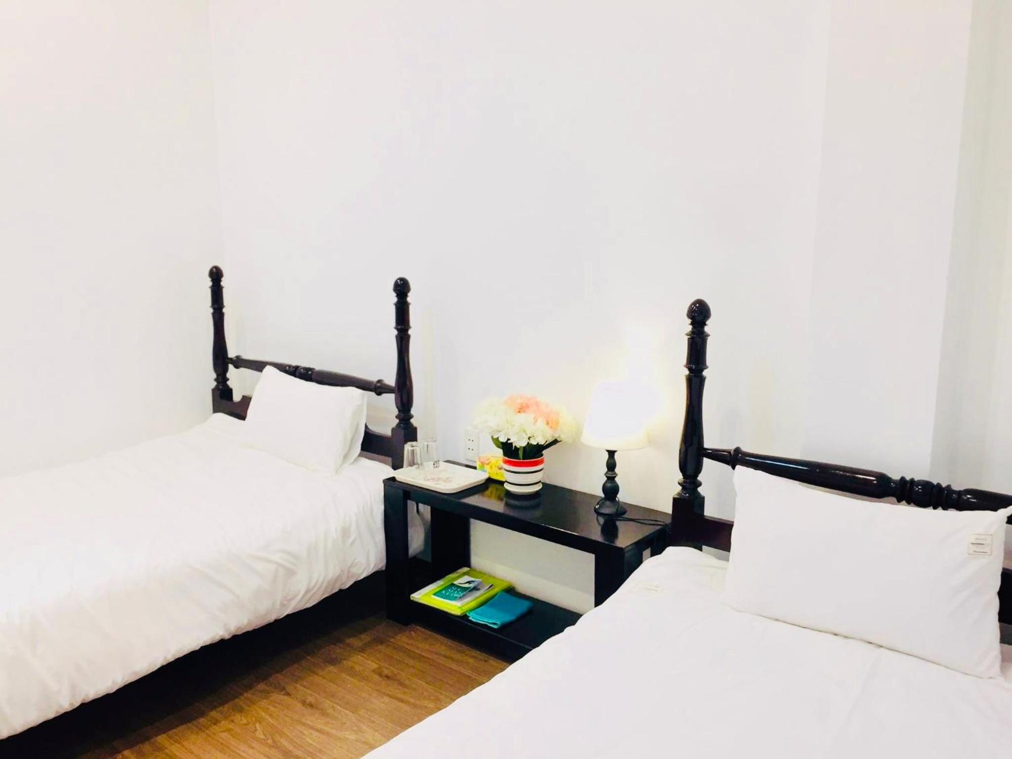 Twin Room with Private Bathroom - Photo 3