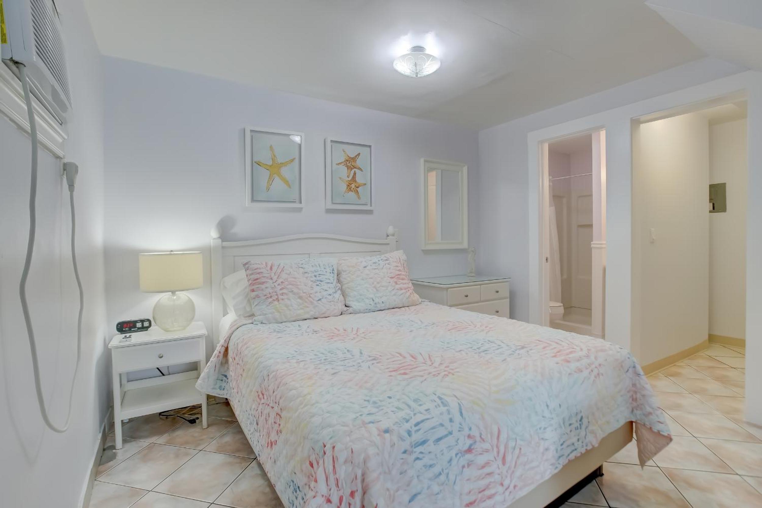 Standard Queen Room with Sofa Bed photo 2