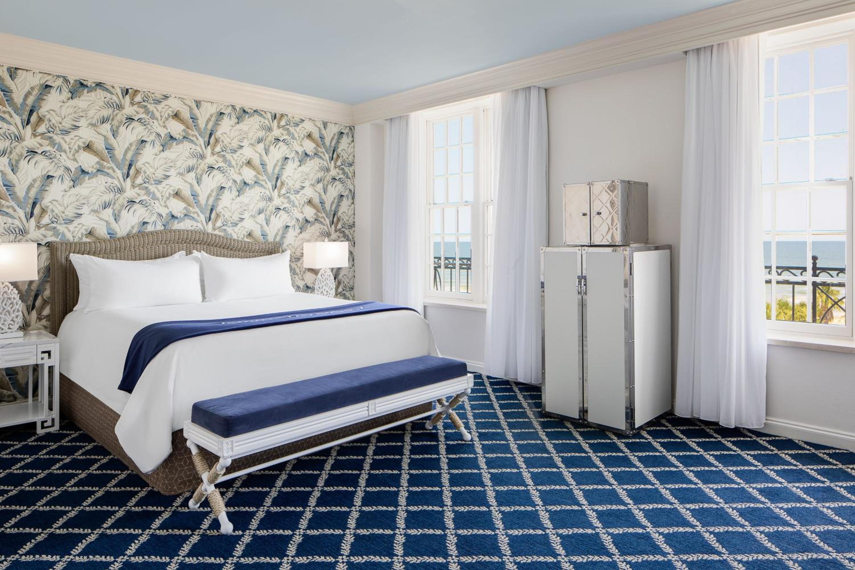 Deluxe King Room with Ocean View - Beachfront - Photo 9