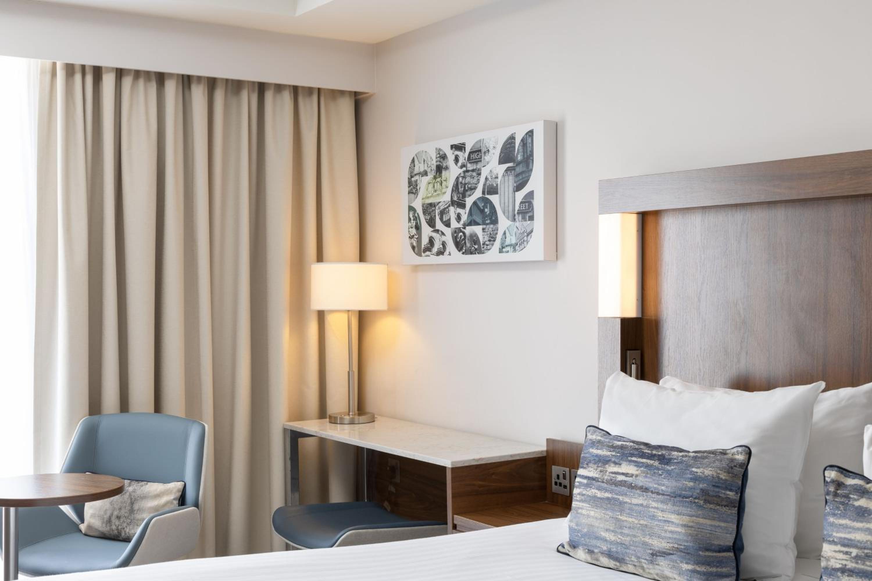 Standard King Room - Photo 5