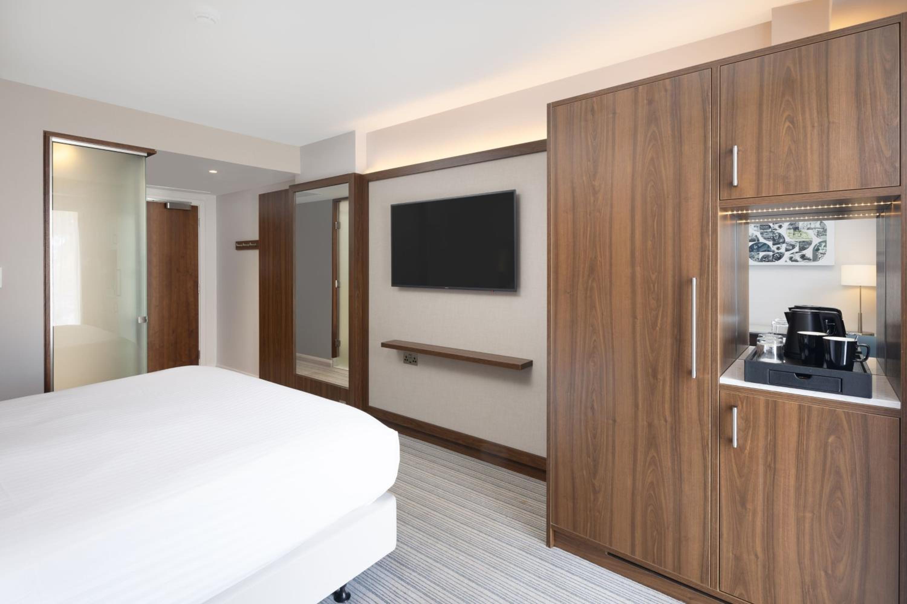 Standard King Room - Photo 6