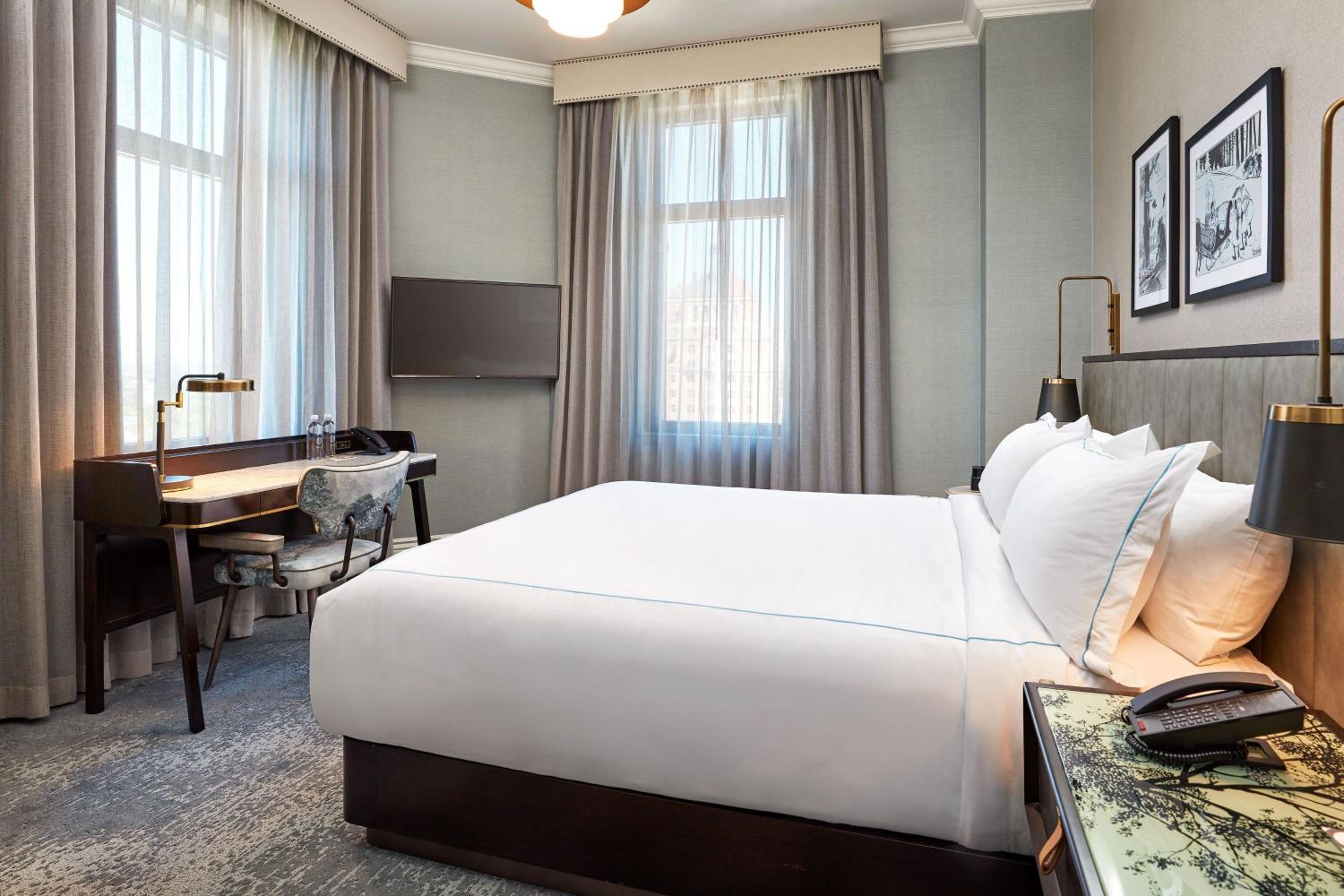 Deluxe King Room - Photo 1