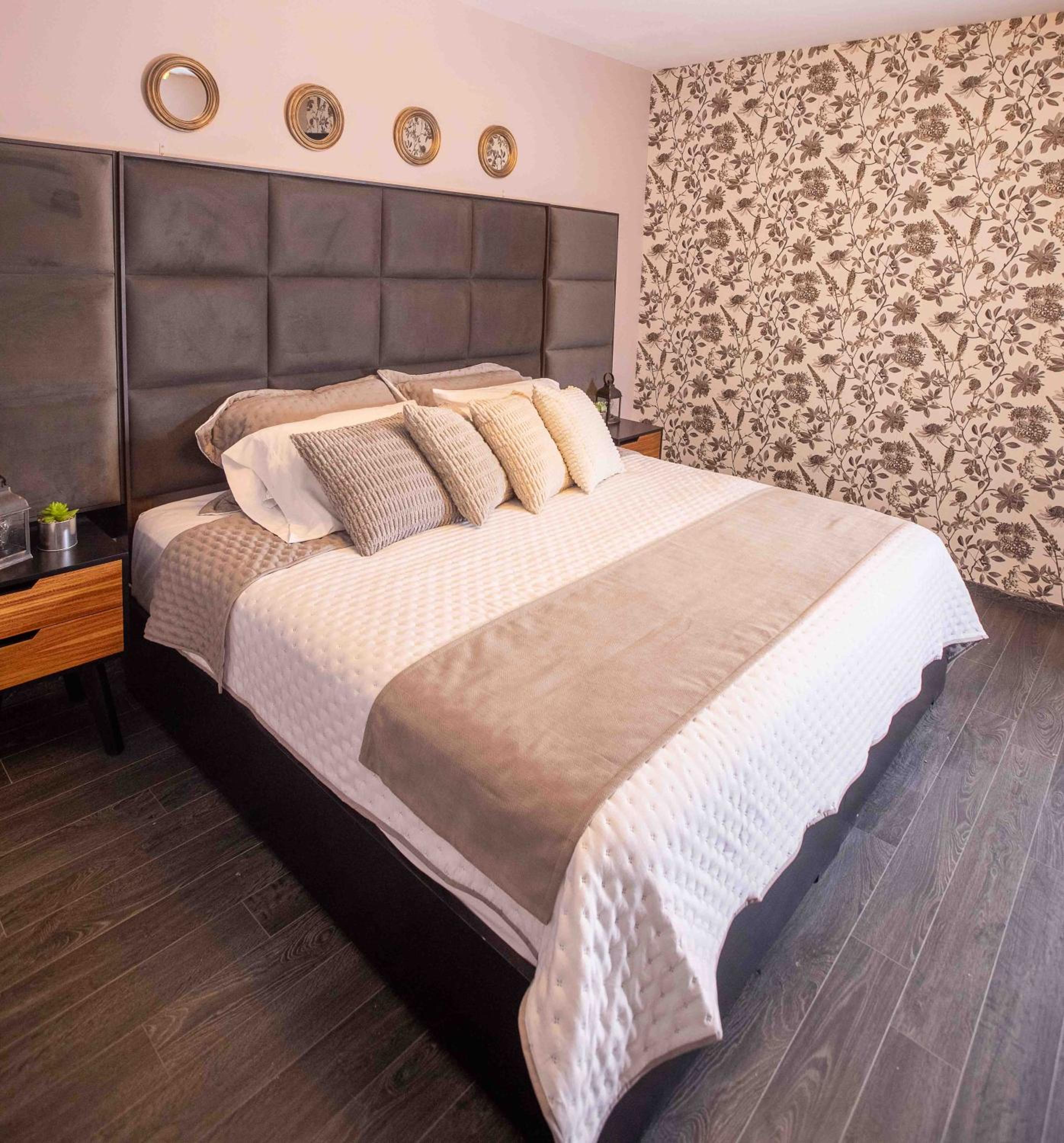 Queen Room with Shared Bathroom