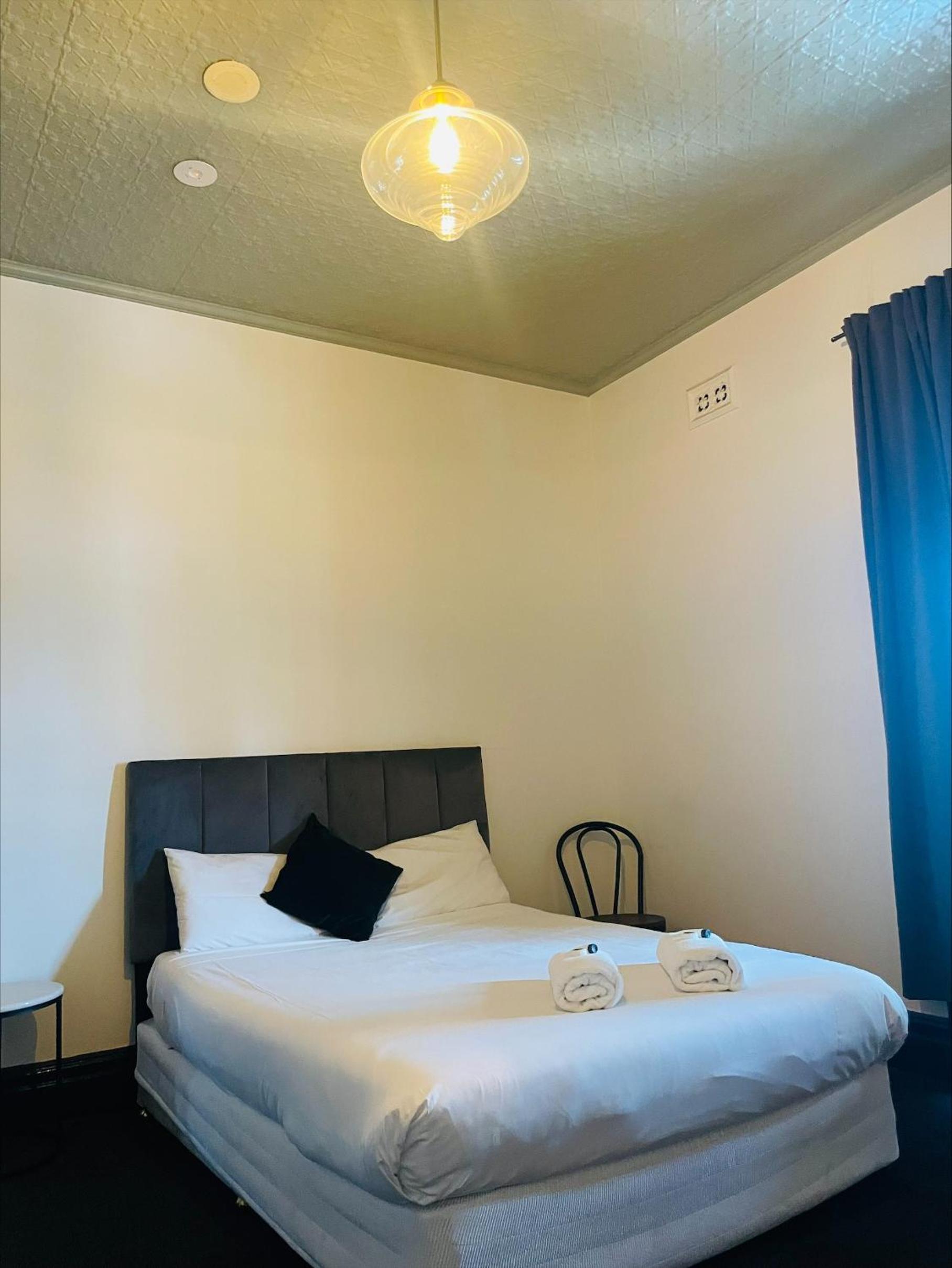 Queen Room photo 1