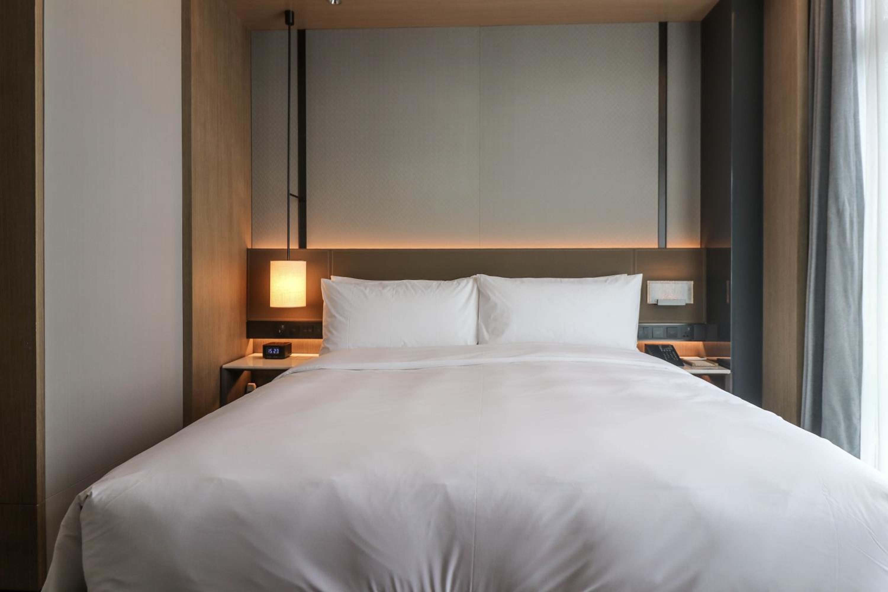 King Studio Apartment with City View - Photo 2