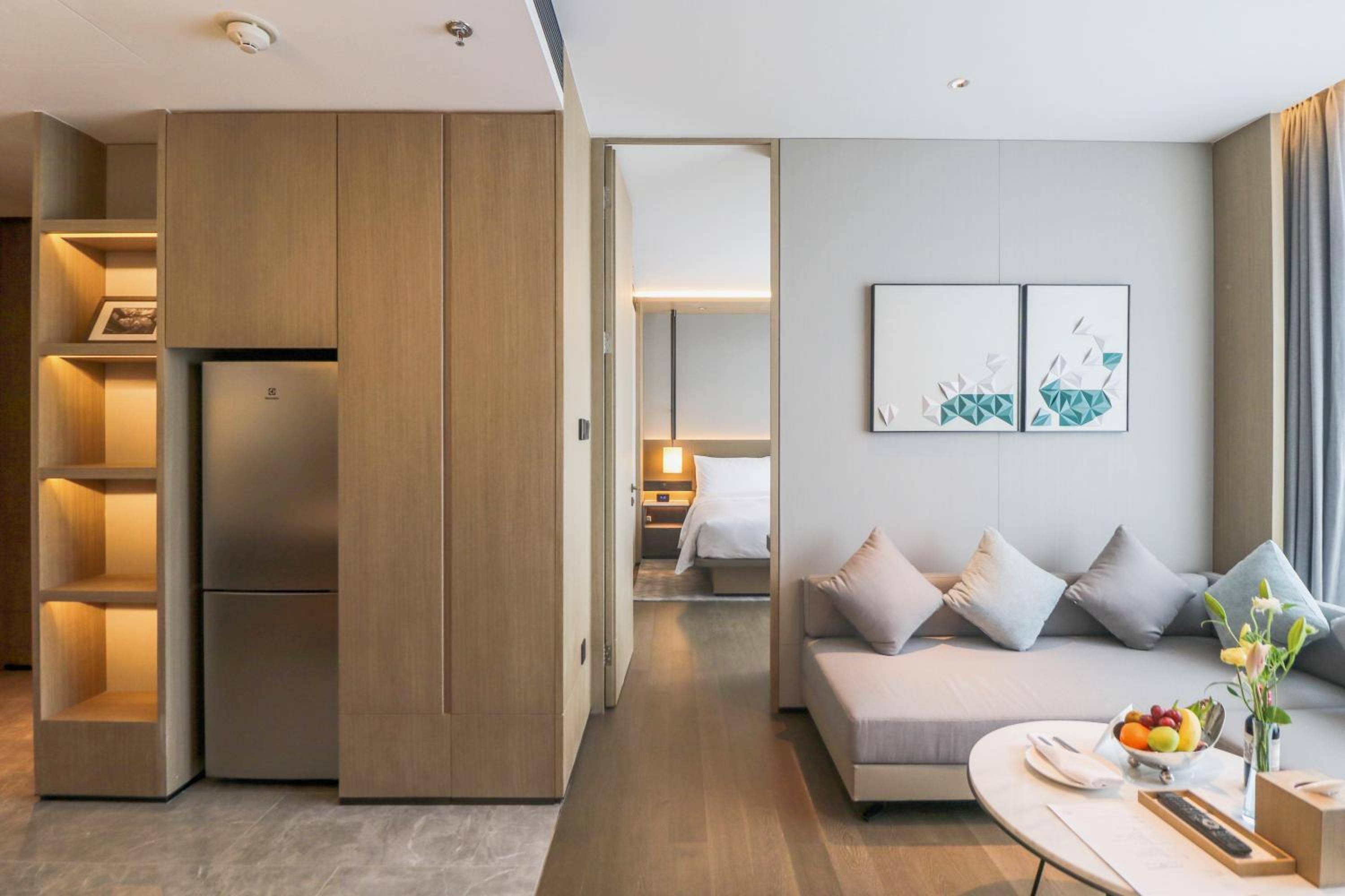 One-Bedroom King Suite with Lake View - Photo 3